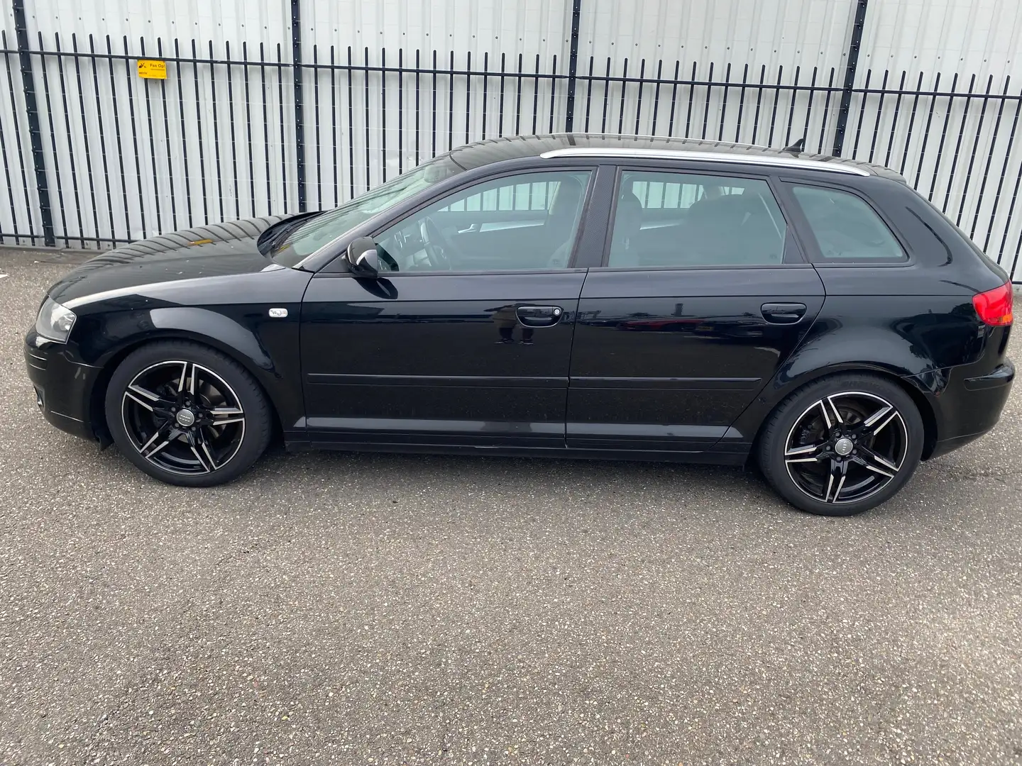 Audi A3 A3 1.4 TFSI Attraction Zwart - 1