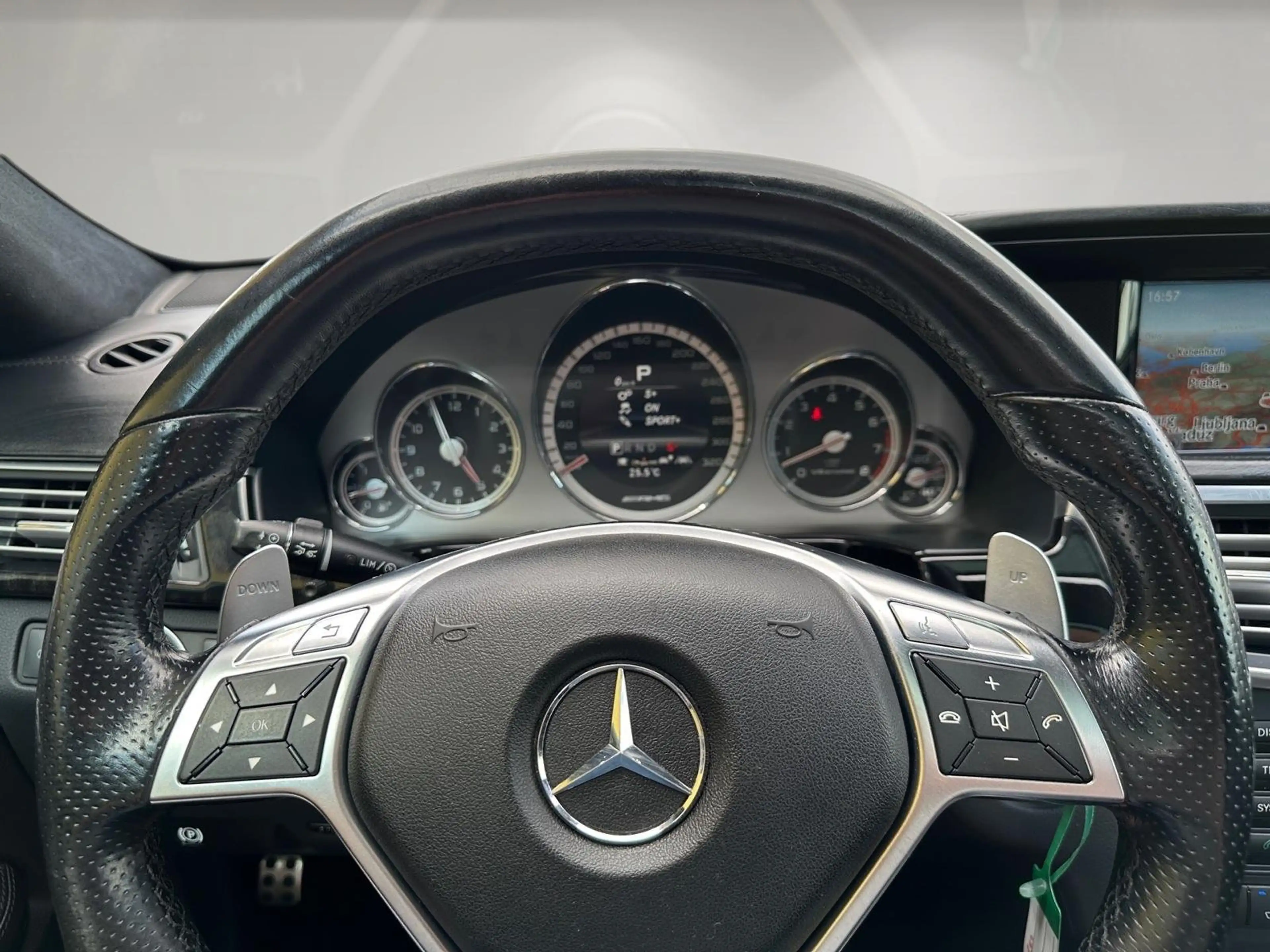 Mercedes-Benz E 63 AMG E 63 V8 AMG  /Harman/Nachtsicht/S.Klima/TV/AHK/ — photo 10