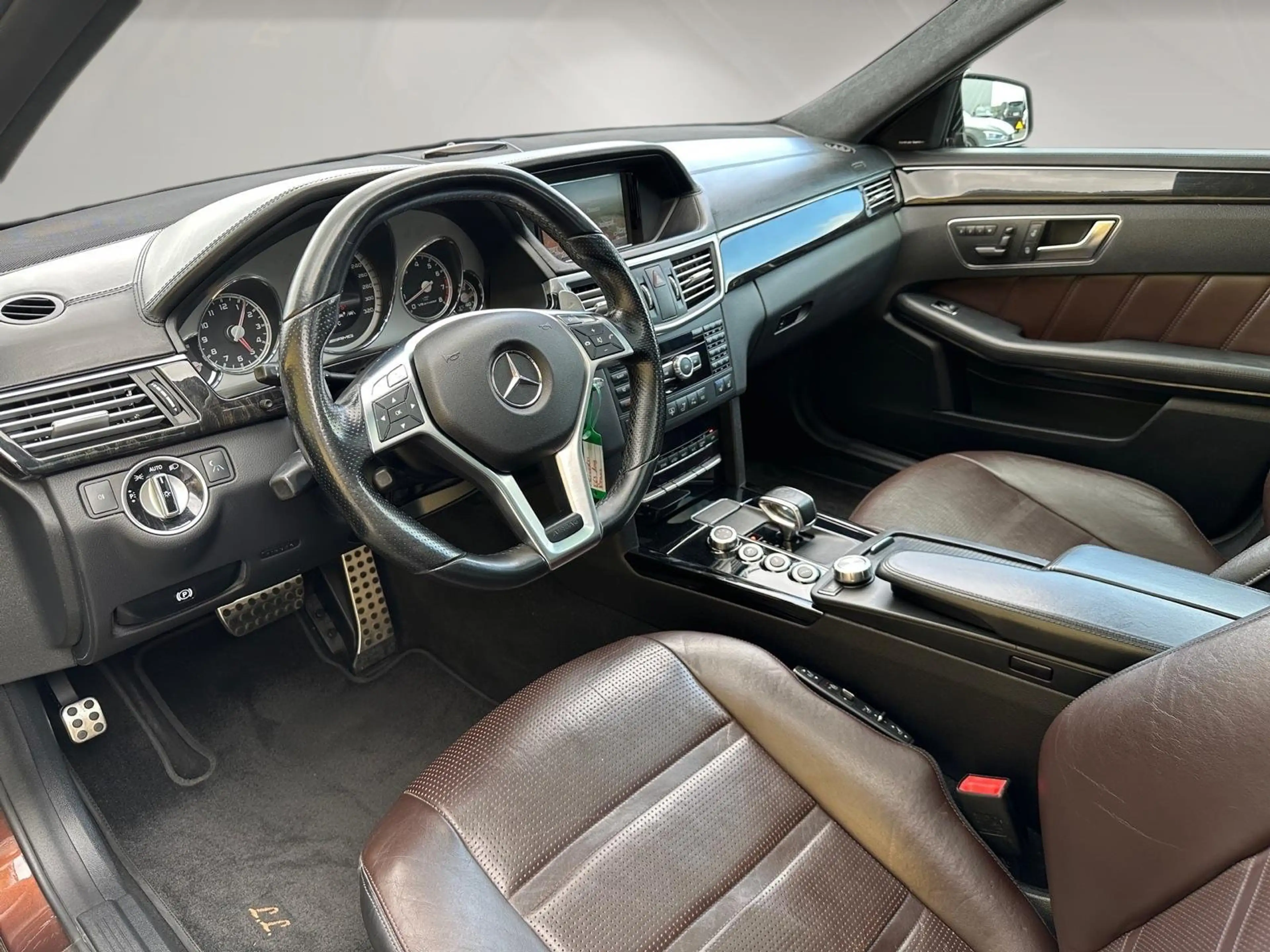 Mercedes-Benz E 63 AMG E 63 V8 AMG  /Harman/Nachtsicht/S.Klima/TV/AHK/ — photo 9