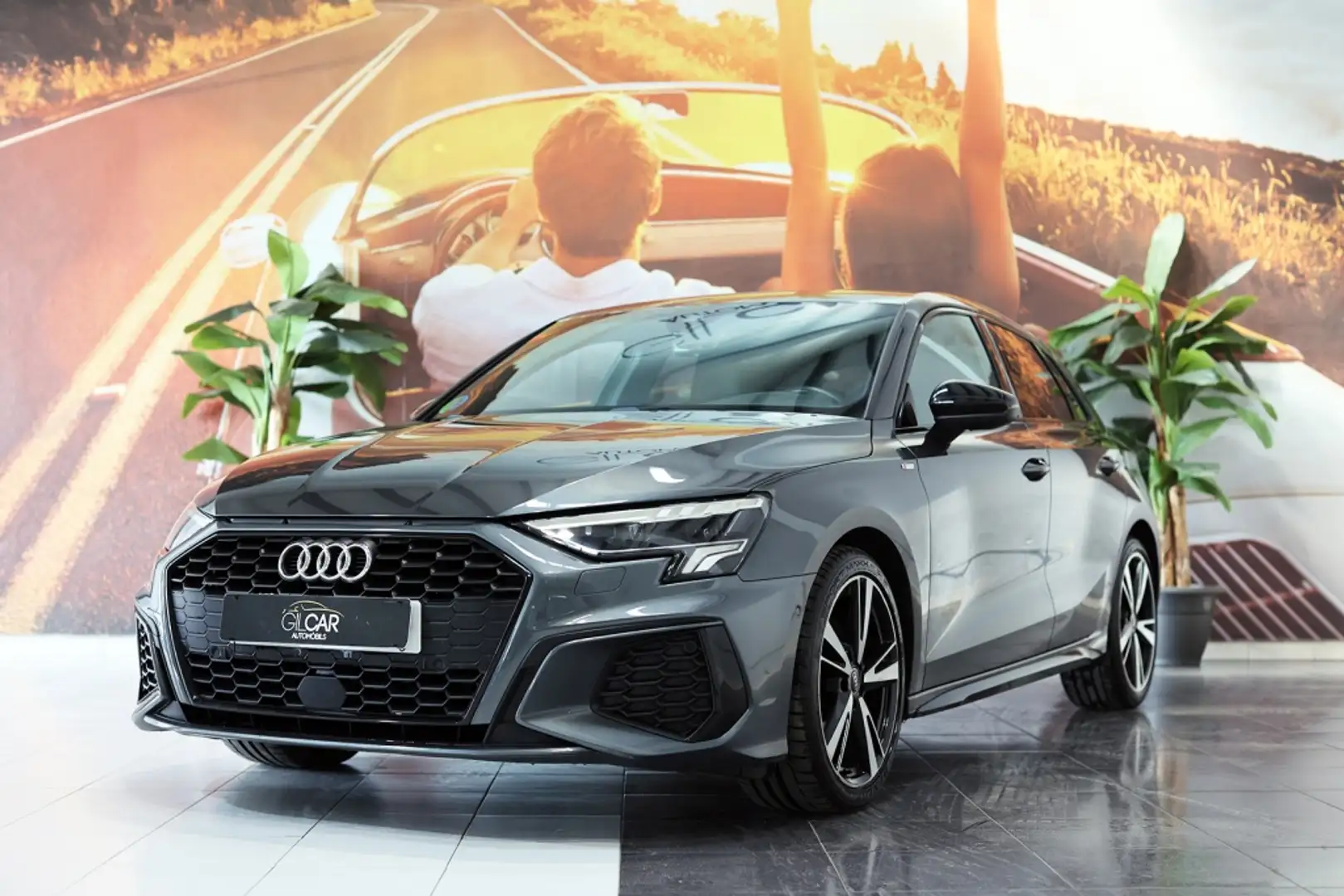 Audi A3 Sportback 35 TFSI Black line S tronic 110kW Gris - 2