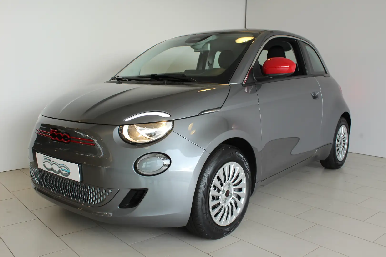 Fiat 500 RED 42kWh 118pk Automaat Grijs - 2