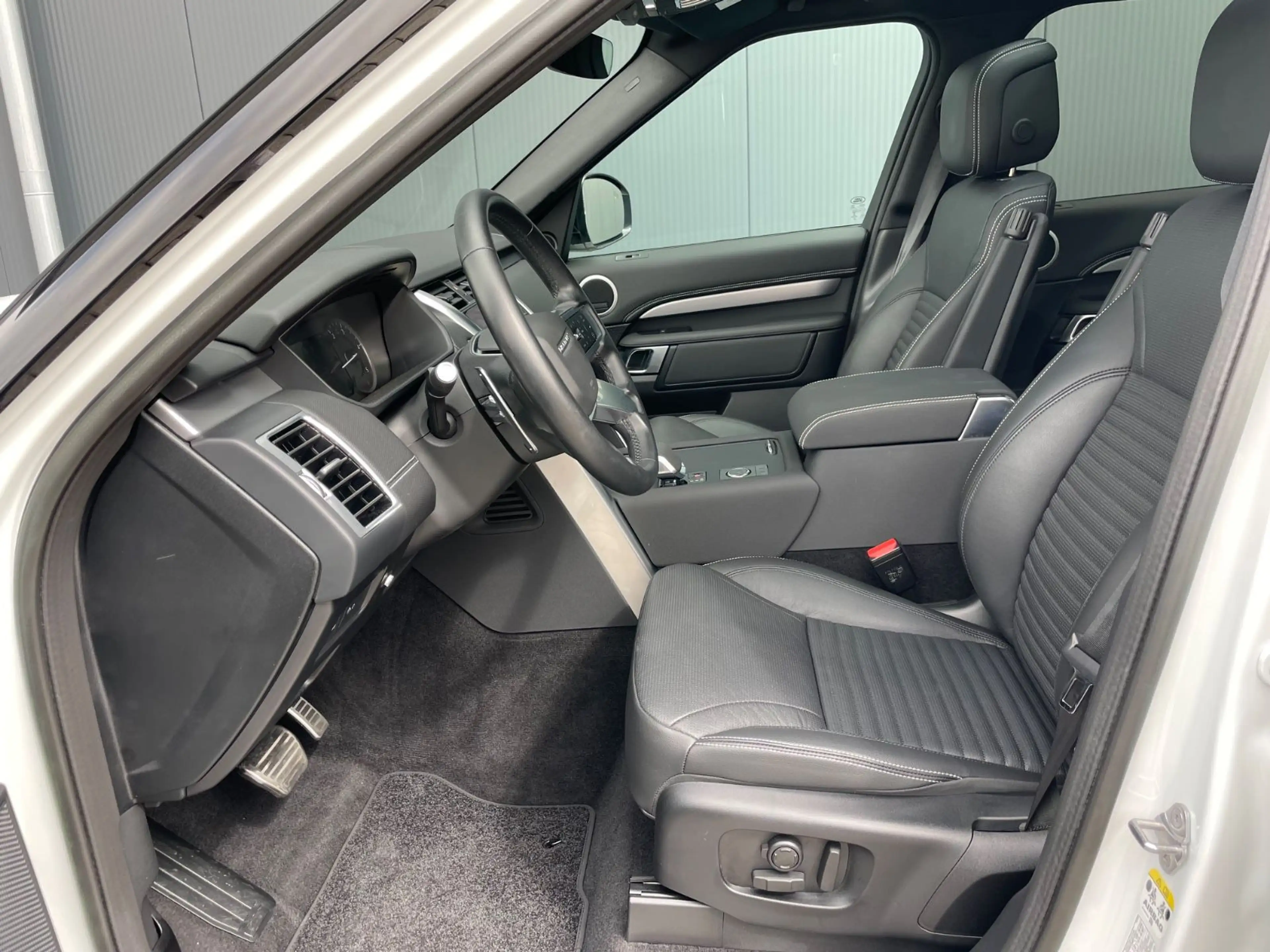 Land Rover Discovery 5 R-Dynamic SE D300 AWD/Pano/AHK/STDHZ — photo 10