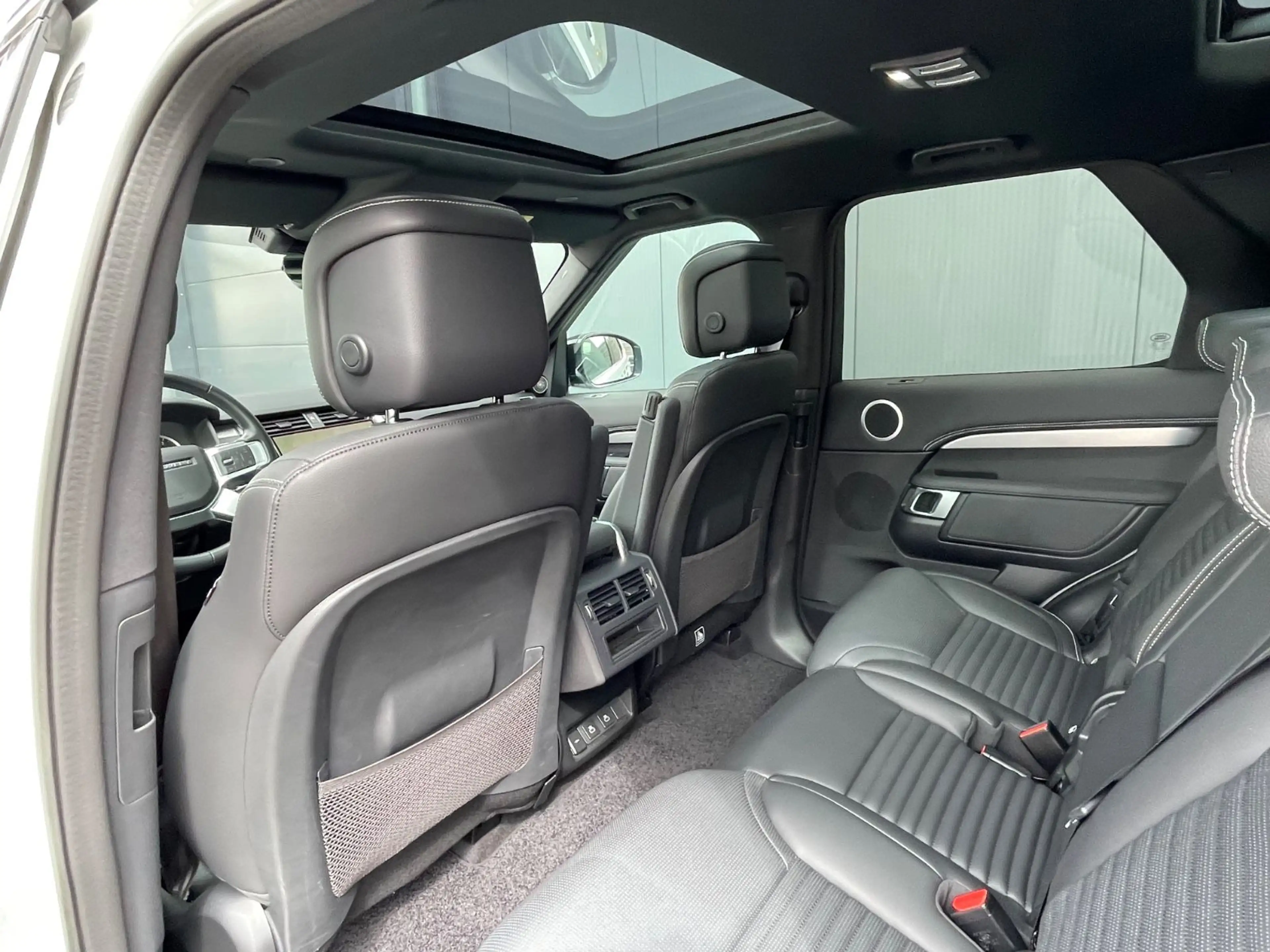 Land Rover Discovery 5 R-Dynamic SE D300 AWD/Pano/AHK/STDHZ — photo 13