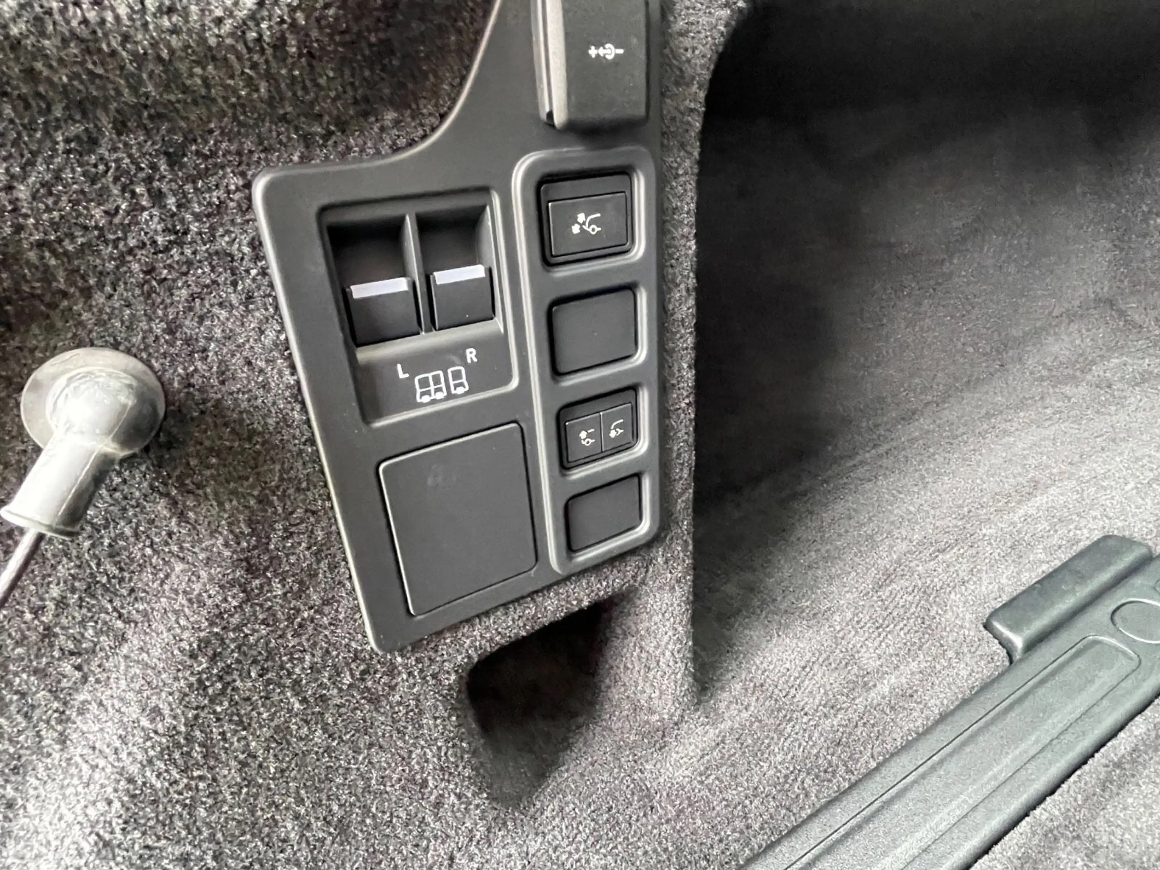 Land Rover Discovery 5 R-Dynamic SE D300 AWD/Pano/AHK/STDHZ — photo 23