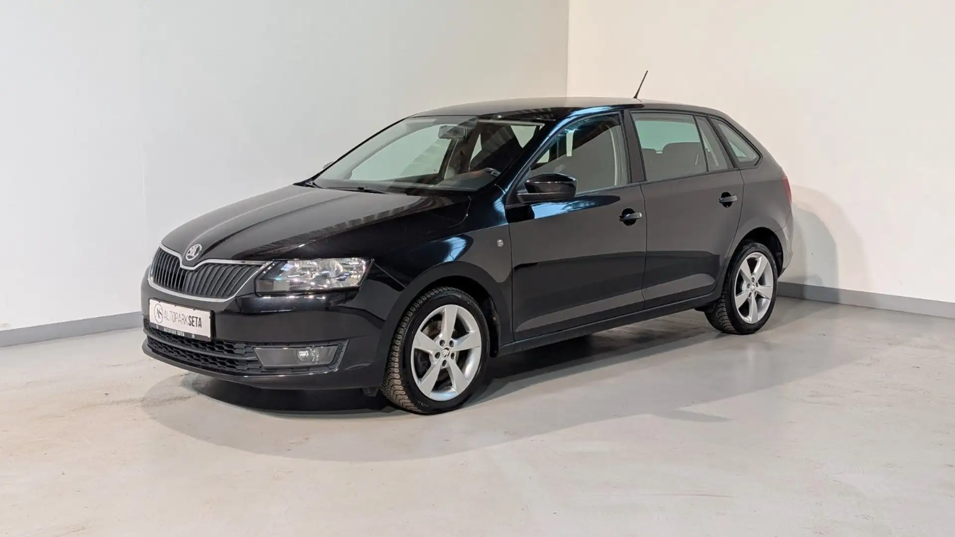 Skoda Rapid/Spaceback 1.4TSI DSG Spaceb. Ambition NAVI*SHZ*PDC Zwart - 1