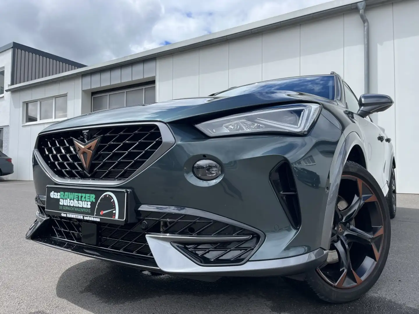 CUPRA Formentor 1.4 TSI e-Hybrid 181€ m. 20% Anzahlung Digital C Zelená - 1