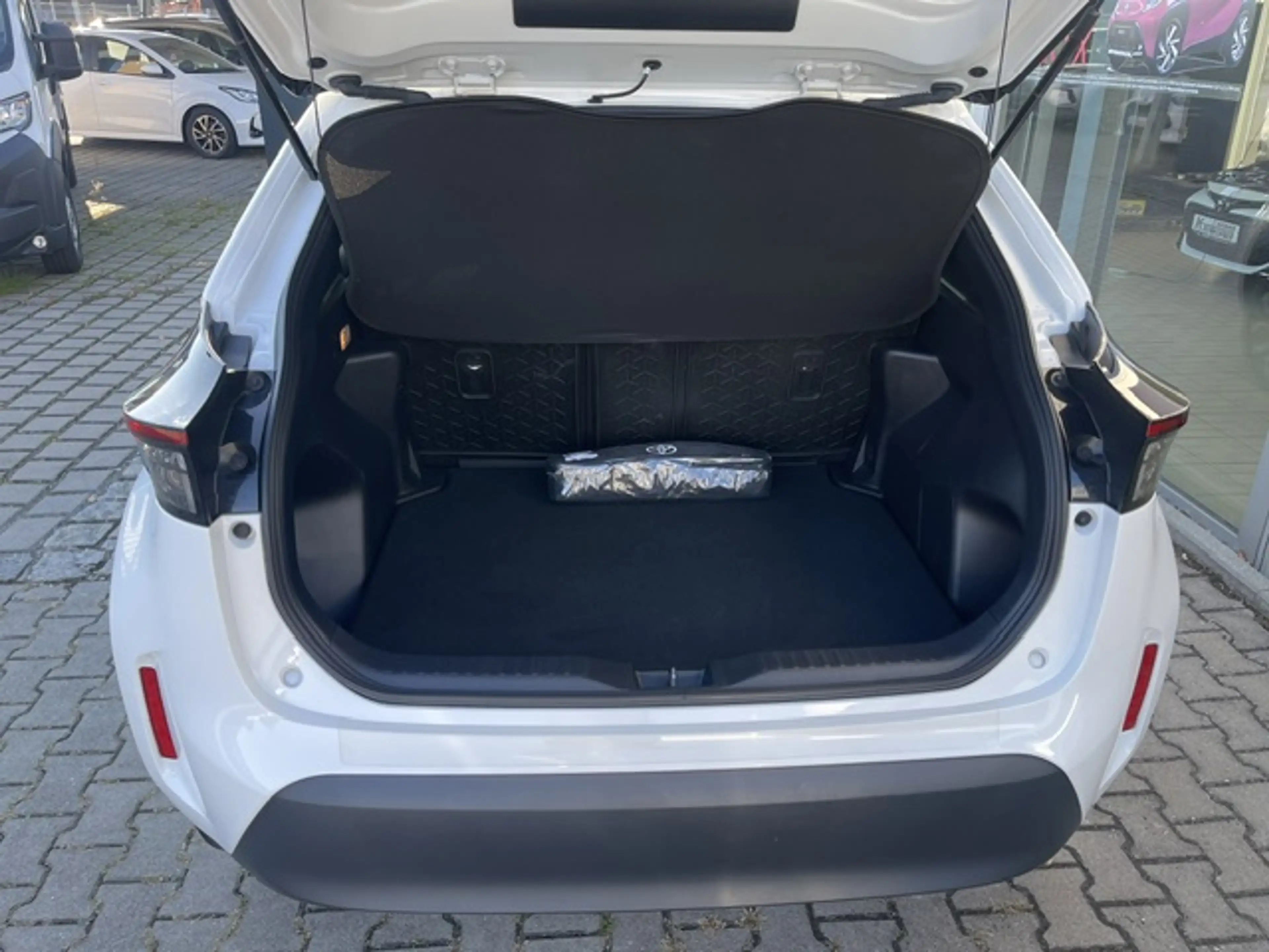 Toyota Yaris Cross Hybrid 1.5 VVT-i Team Deutschland *Smart Connect+Winter Paket* — photo 6
