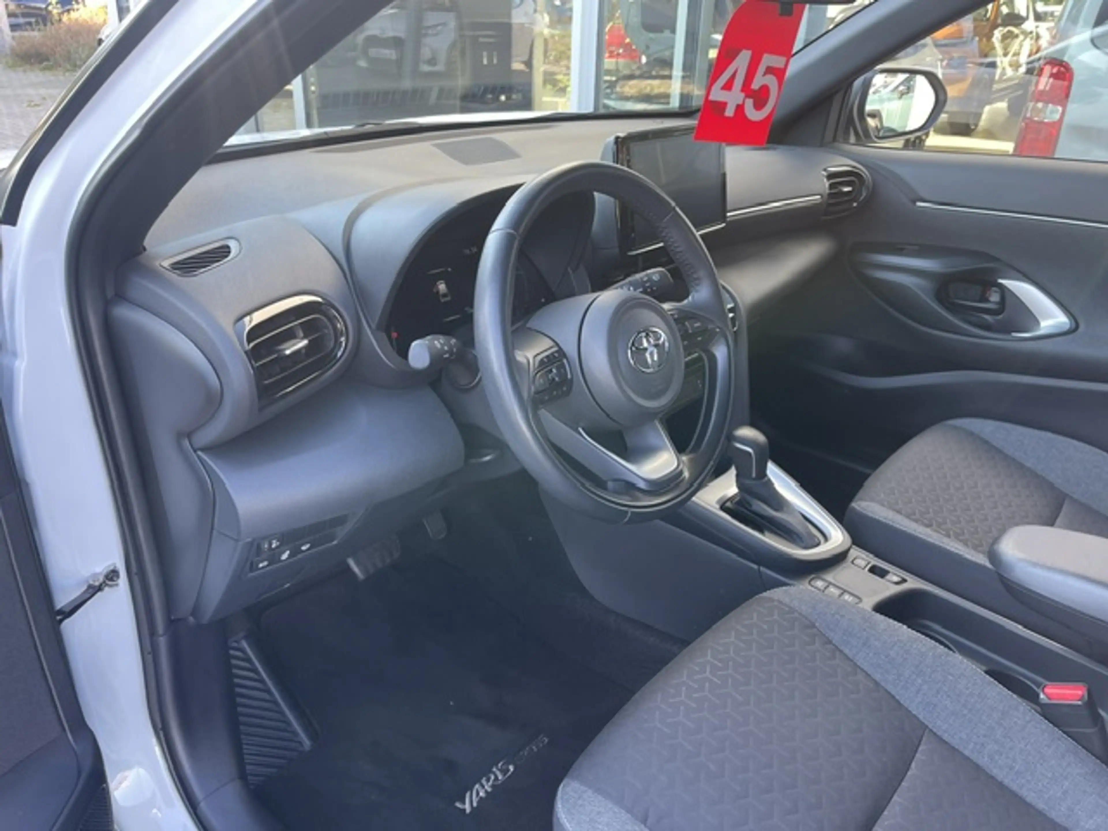 Toyota Yaris Cross Hybrid 1.5 VVT-i Team Deutschland *Smart Connect+Winter Paket* — photo 9