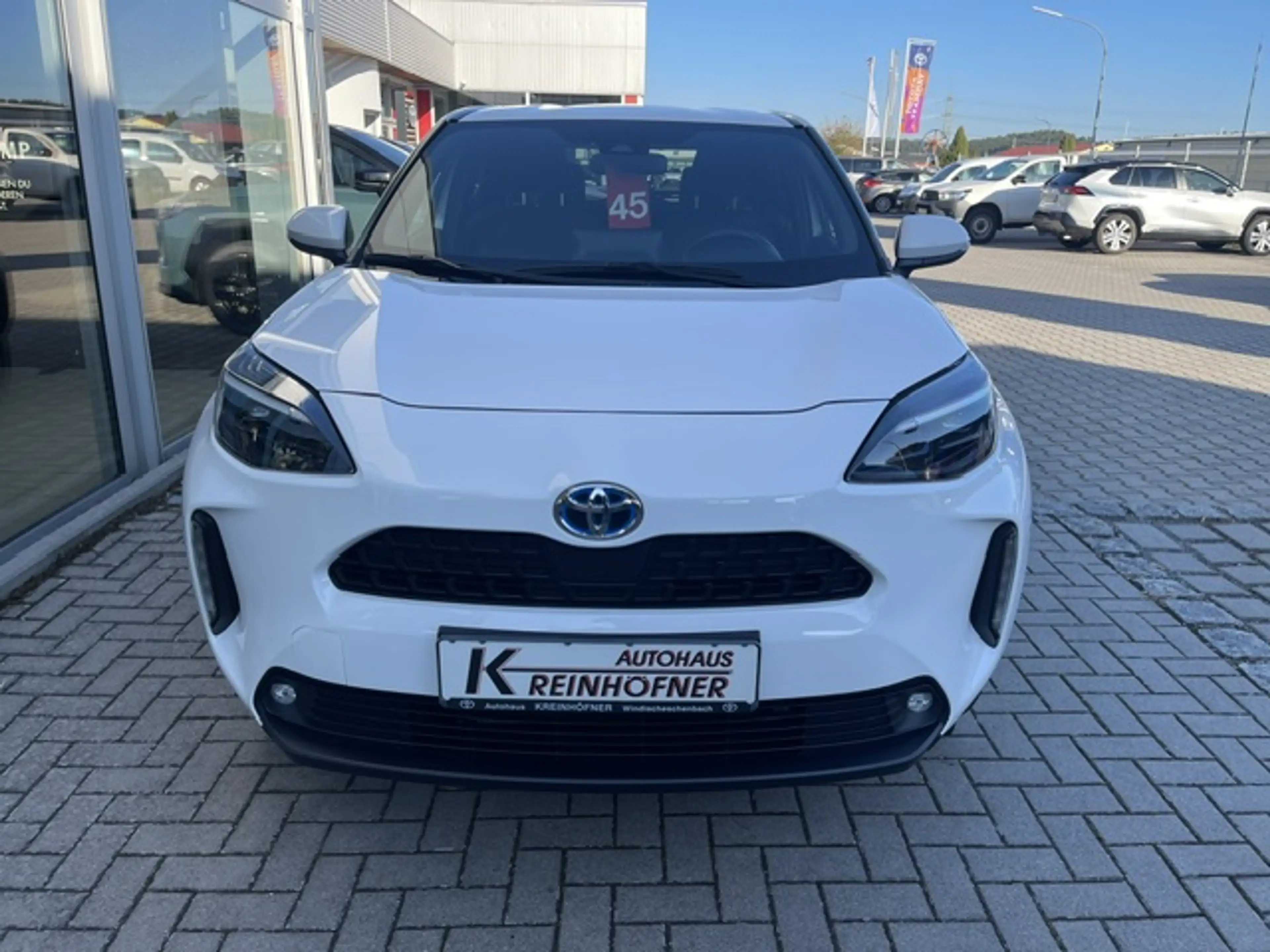 Toyota Yaris Cross Hybrid 1.5 VVT-i Team Deutschland *Smart Connect+Winter Paket* — photo 2