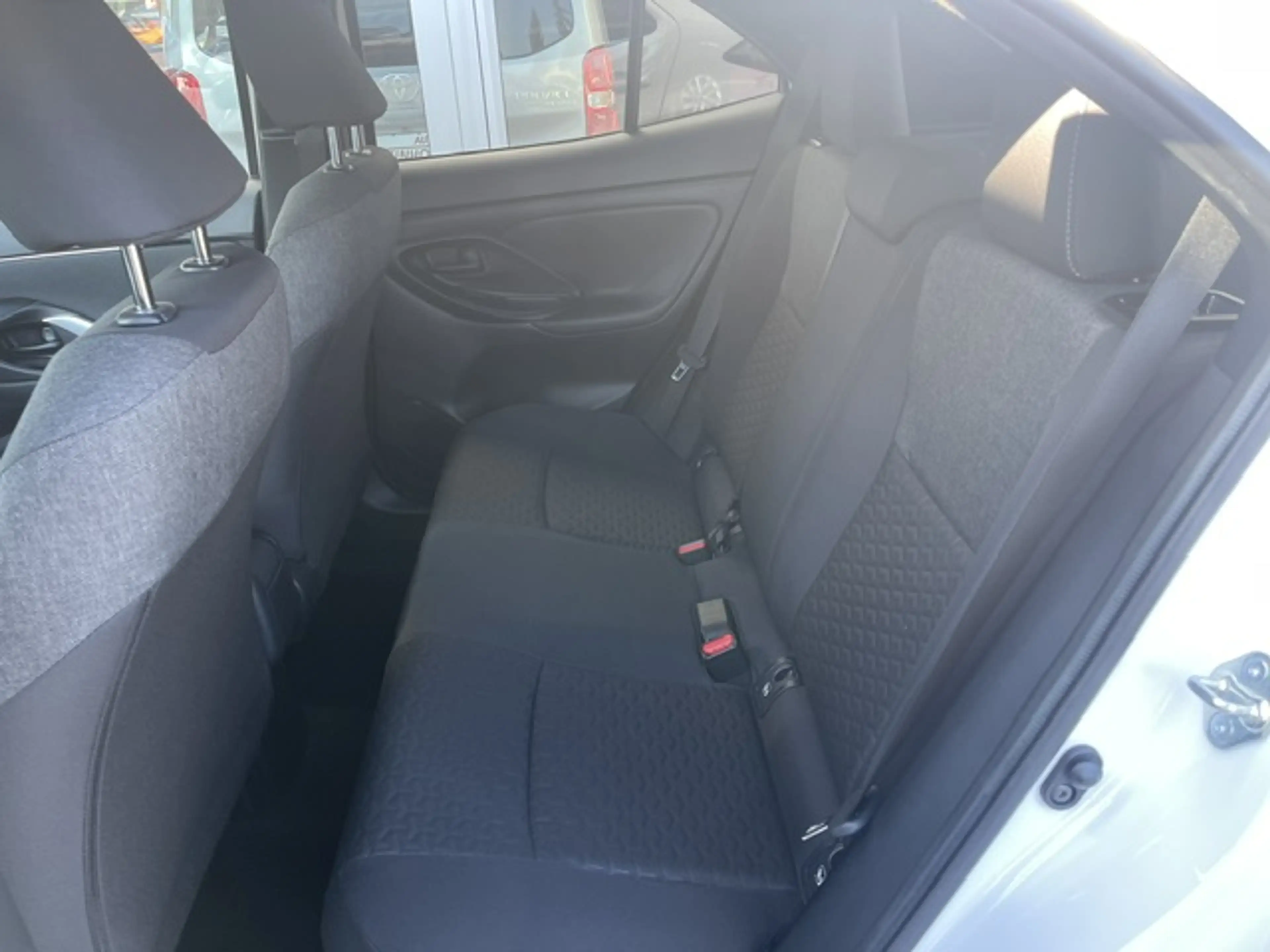 Toyota Yaris Cross Hybrid 1.5 VVT-i Team Deutschland *Smart Connect+Winter Paket* — photo 11