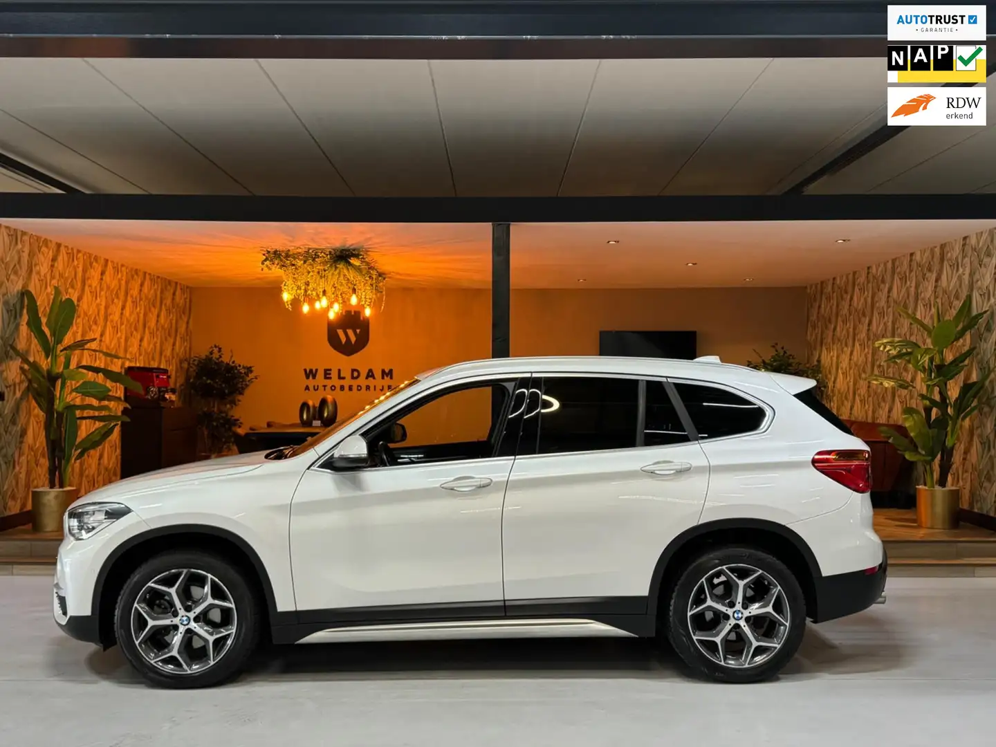 BMW X1 SDrive18i Executive xLine Garantie Camera Harman K Wit - 1