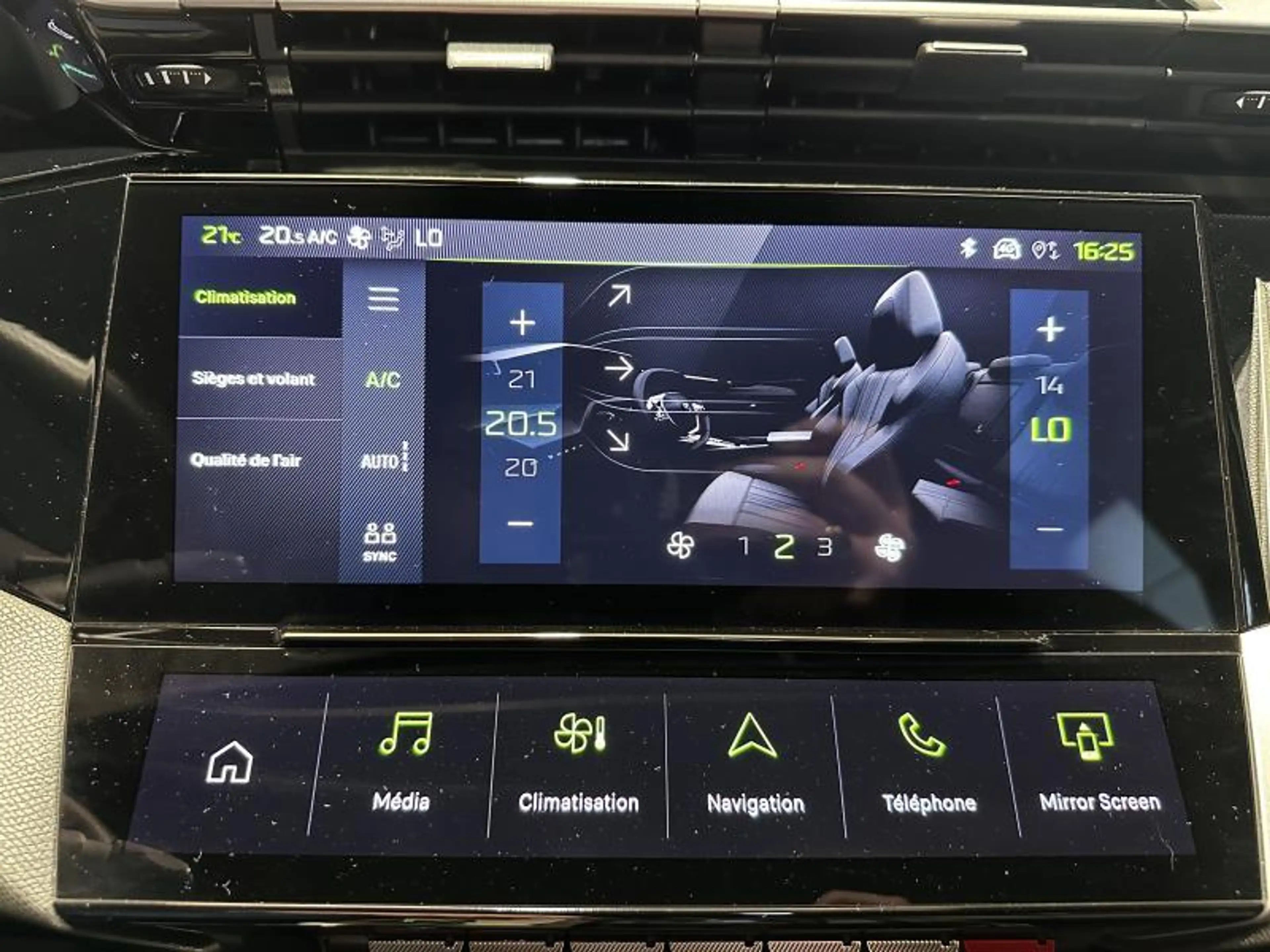 Peugeot 408 GT 12 Hybrid 145cv toit ouvrant — photo 15