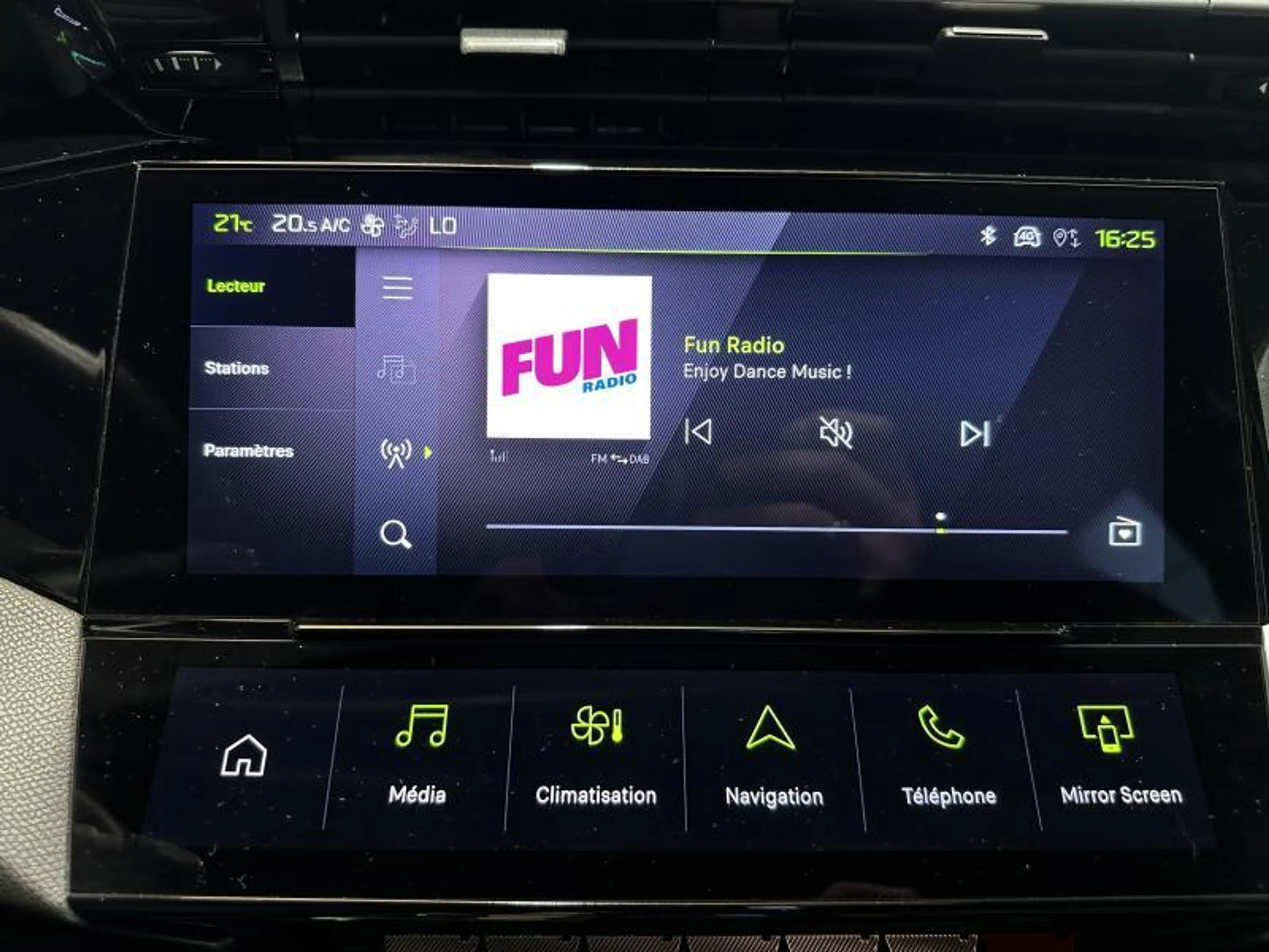 Peugeot 408 GT 12 Hybrid 145cv toit ouvrant — photo 14