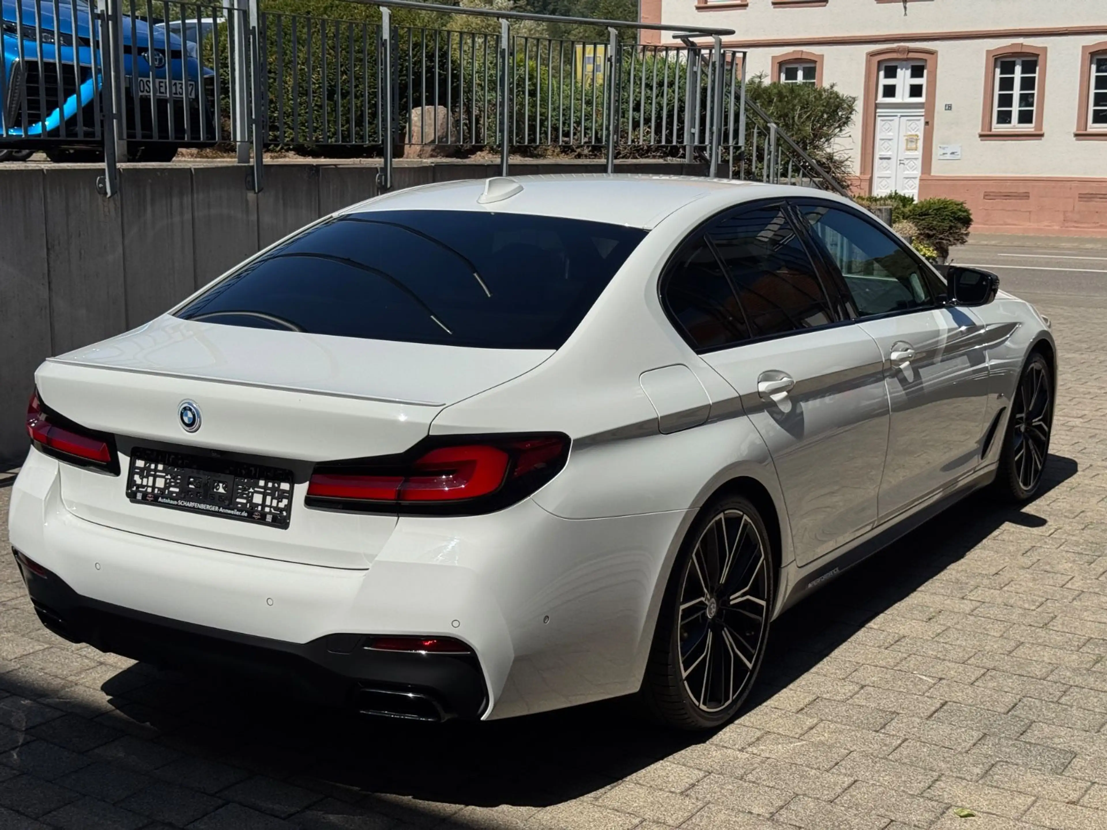 BMW 550 i xDrive+2.Hand+B&W+DisplayKey+8FachB. — photo 10
