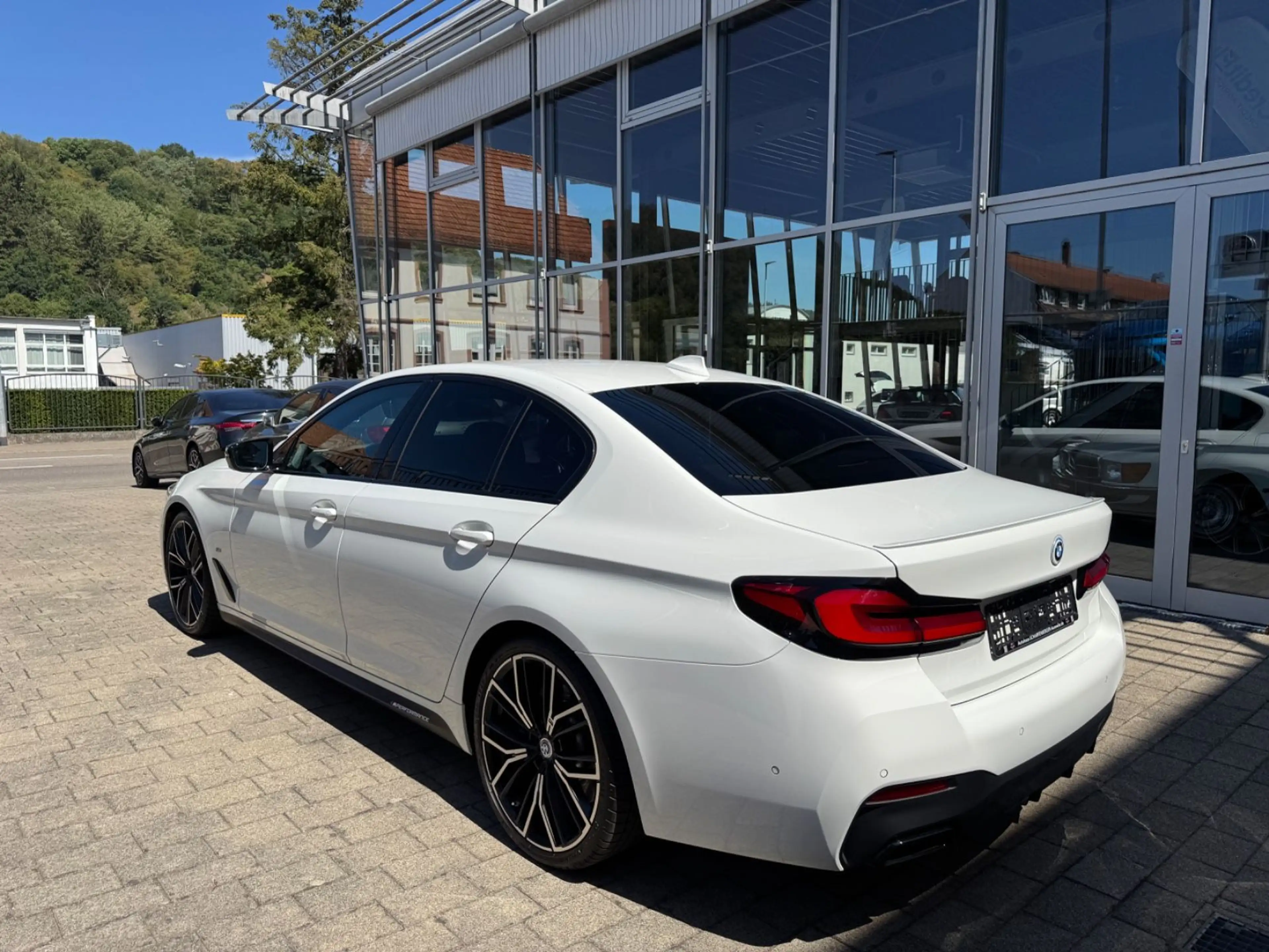 BMW 550 i xDrive+2.Hand+B&W+DisplayKey+8FachB. — photo 13