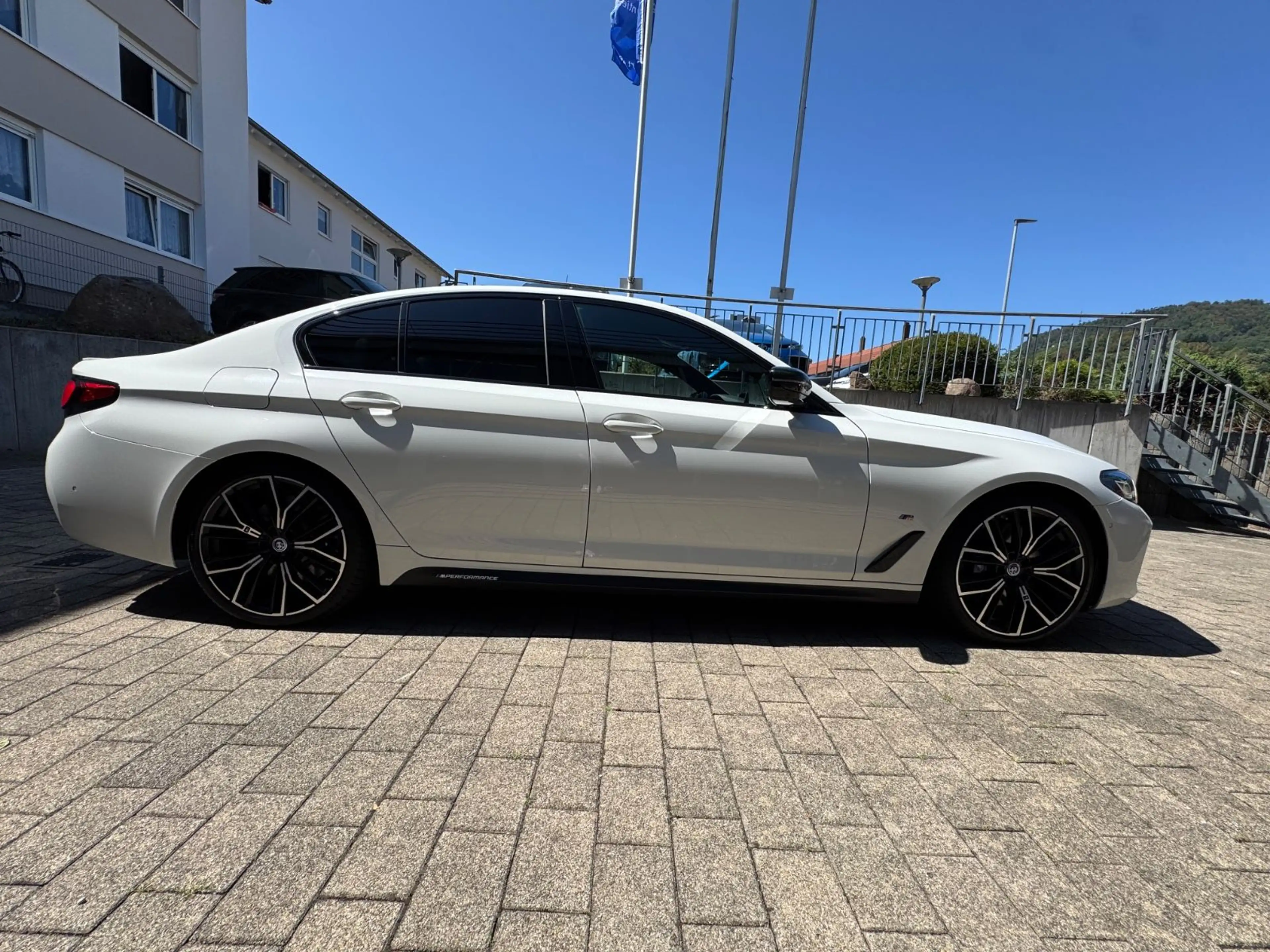 BMW 550 i xDrive+2.Hand+B&W+DisplayKey+8FachB. — photo 9