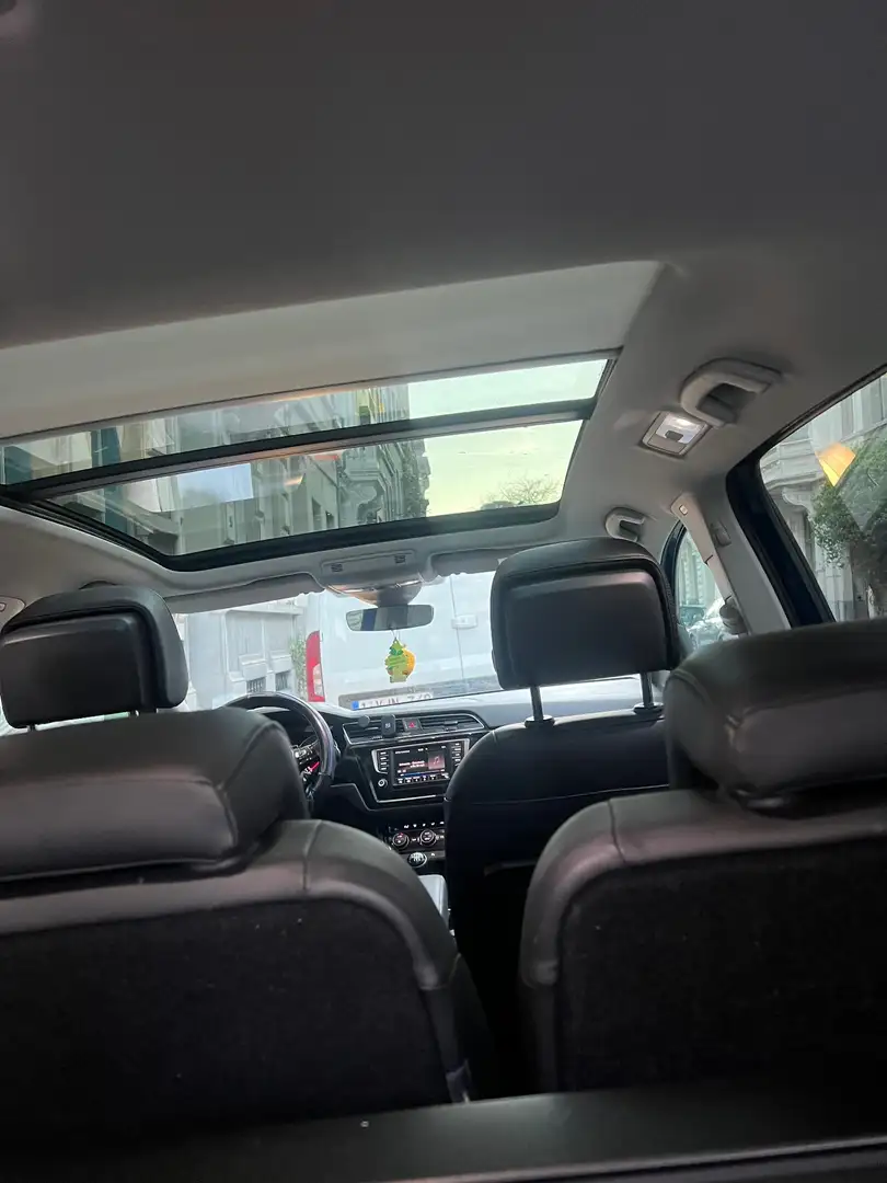 Volkswagen Touran 1.6 TDi SCR Highline - 1