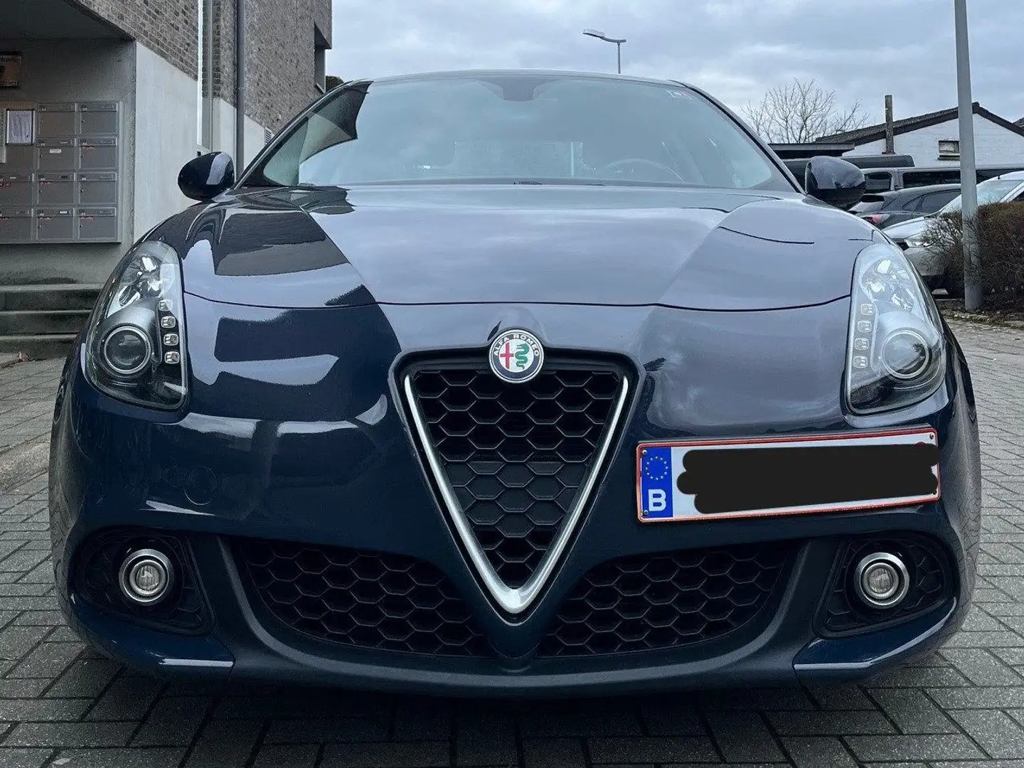 Alfa Romeo Giulietta 1.6 JTDm Super Grijs - 1