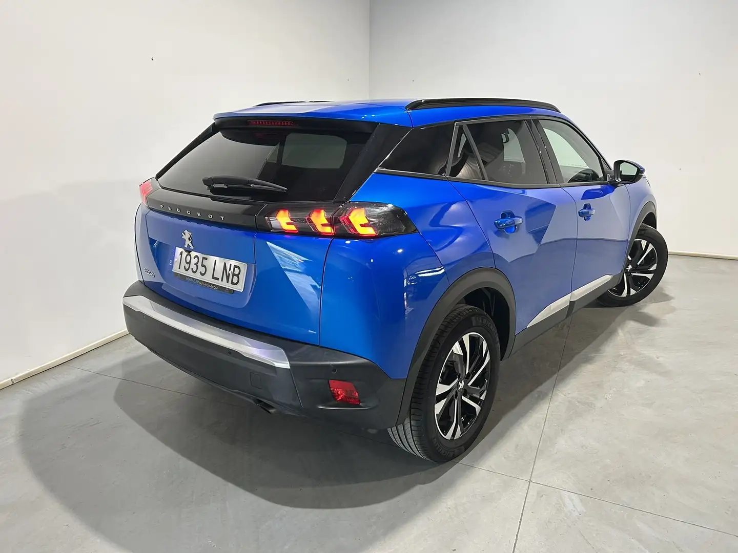 Peugeot 2008 1.2 PureTech S&S Allure 100 Bleu - 2