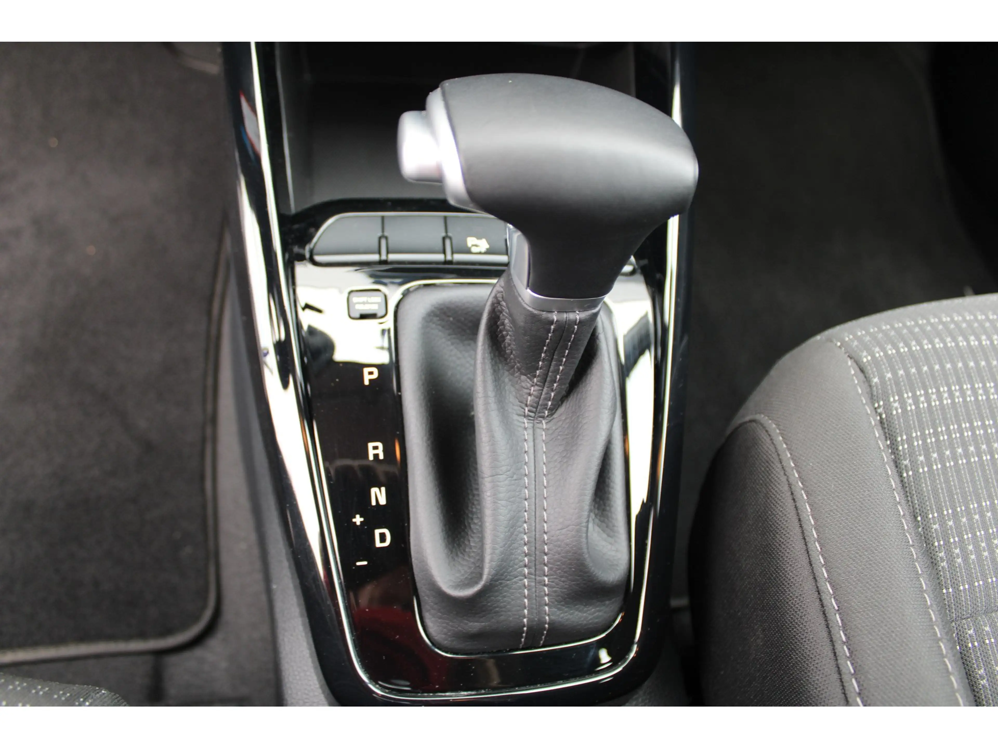 Kia Stonic 1.0 T-GDi MHEV DynamicLine Automaat | NAVI | CLIMA — photo 22