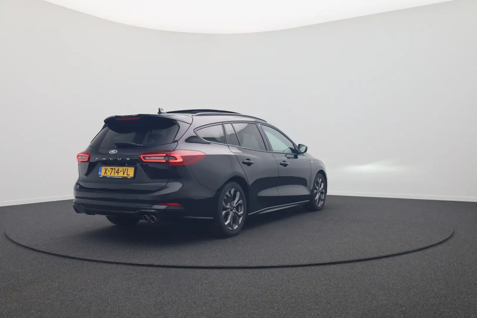 Ford Focus Wagon 1.0 EcoBoost Hybrid ST Line X Zwart - 2