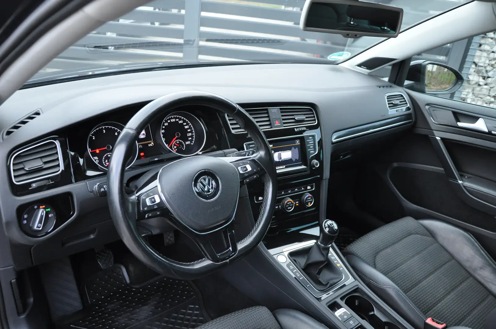 Volkswagen Golf Golf Sky 2,0 Pano, Leder, Xenon, ACC, AHK, 18Zoll Schwarz - 2