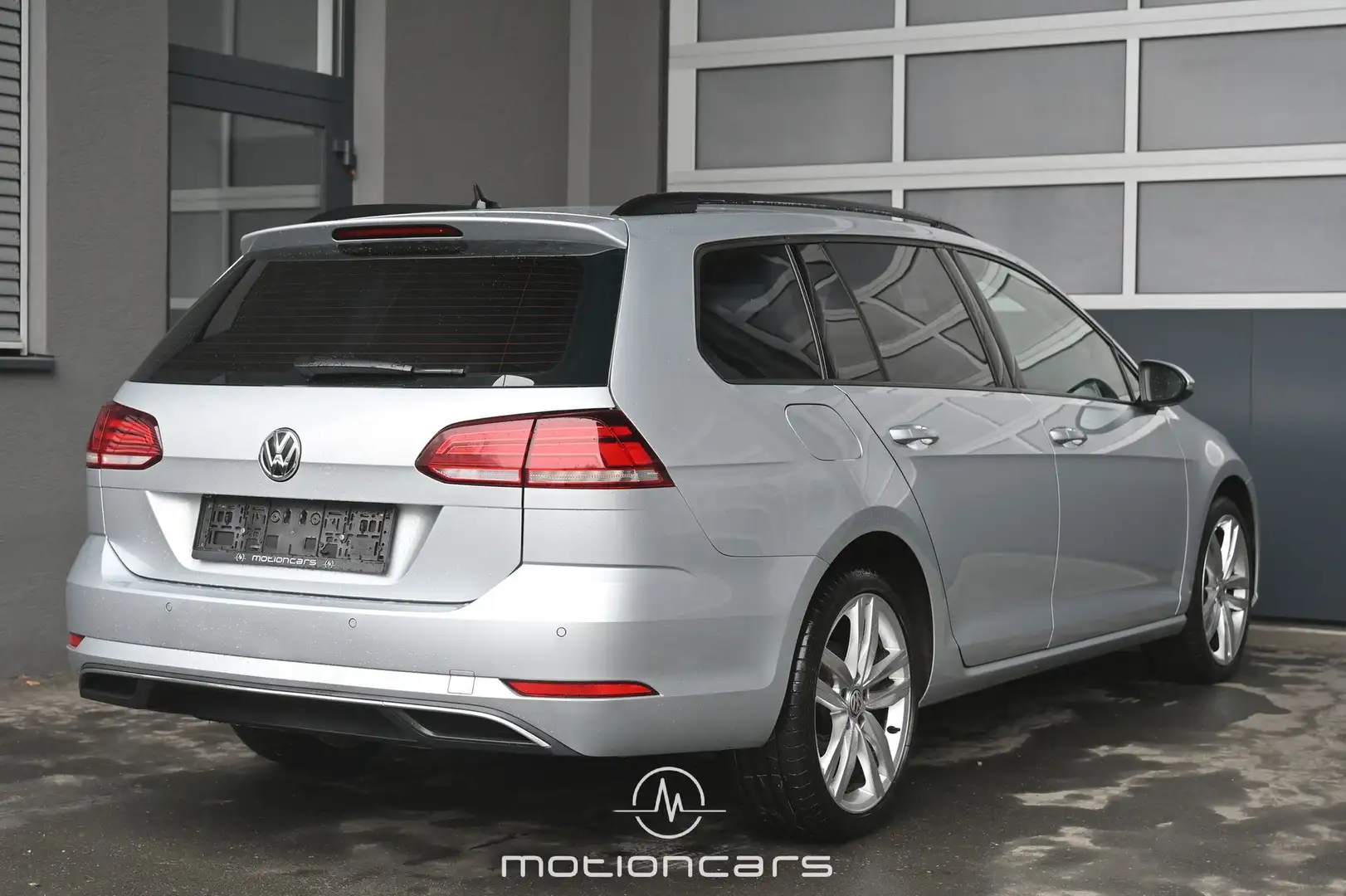 Volkswagen Golf VII 2.0 TDI BlueMotion Tech. Comfortline Pickerl Silber - 2