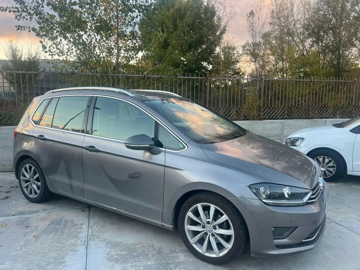 Volkswagen Golf Sportsvan Sportsvan 1.6 tdi HIGHLINE 110cv Gris - 1