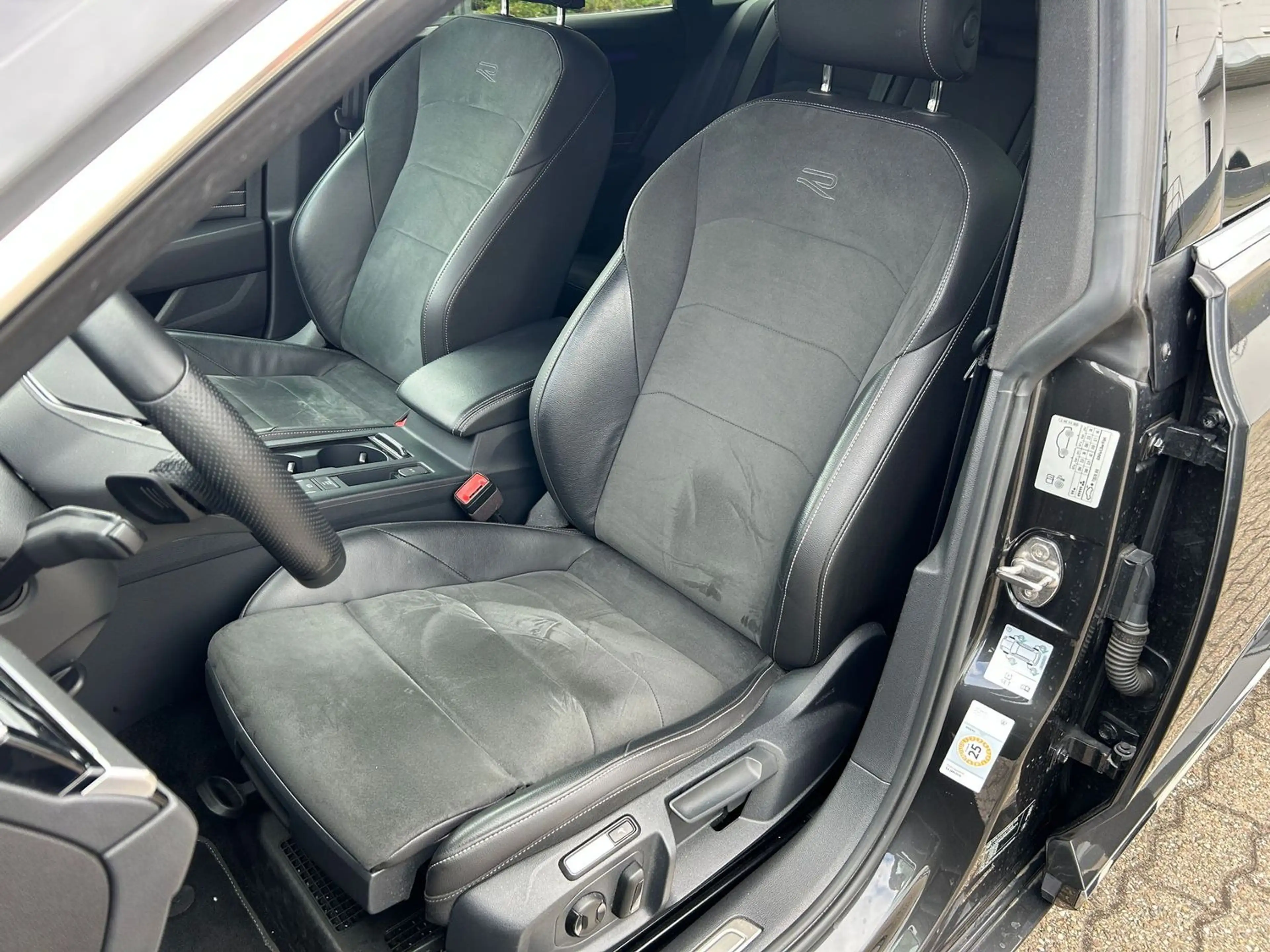 Volkswagen Arteon R-Line 4Motion 2.0TDI *360°*AHK*ACC*PANO*HEAD-UP* — photo 9