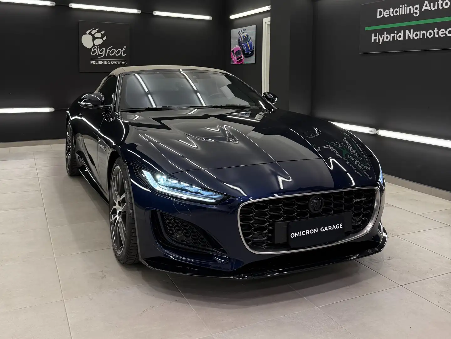 Jaguar F-Type Cabrio 2.0 i4 R-Dynamic Black Blau - 1