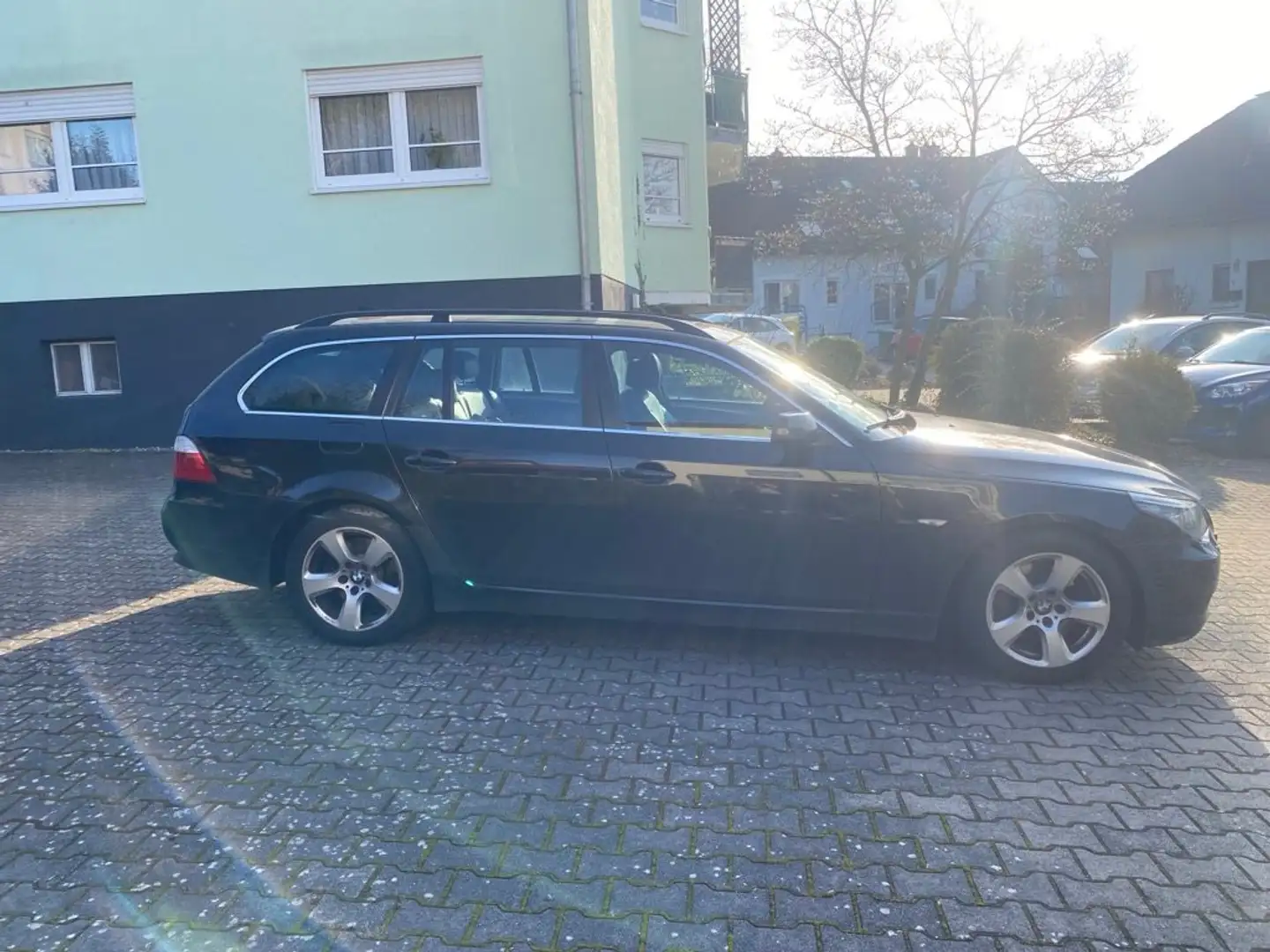 BMW 520 520d Touring Aut. Edition Exclusive Schwarz - 2