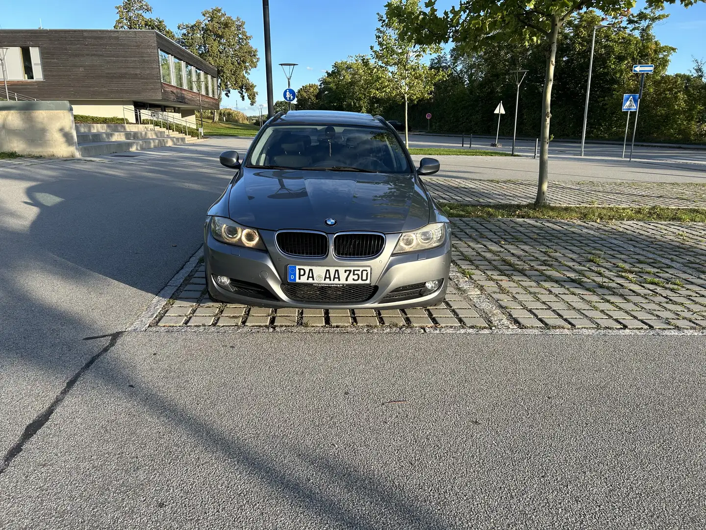 BMW 320 320i Touring E91-Leder-Panoramadach- TÜV 03/26 - 1