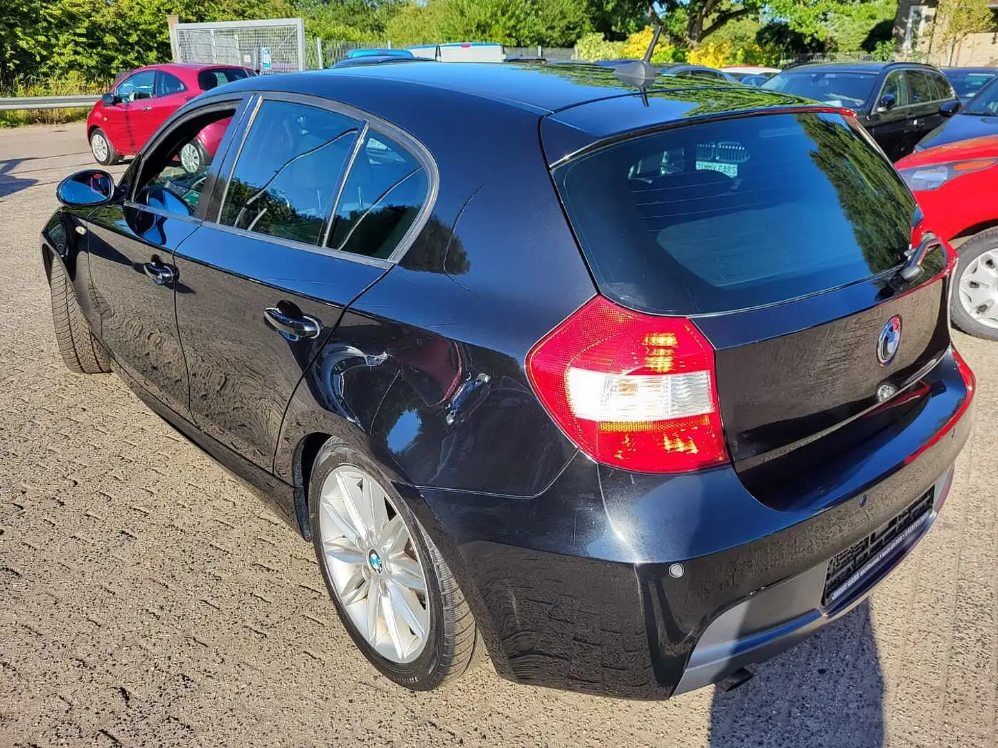 BMW 118 i Schwarz - 2