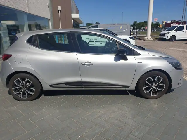 Renault Clio view 9