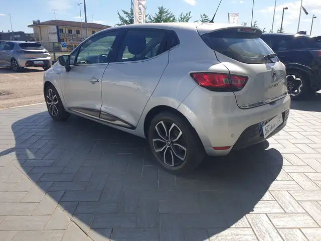 Renault Clio view 3
