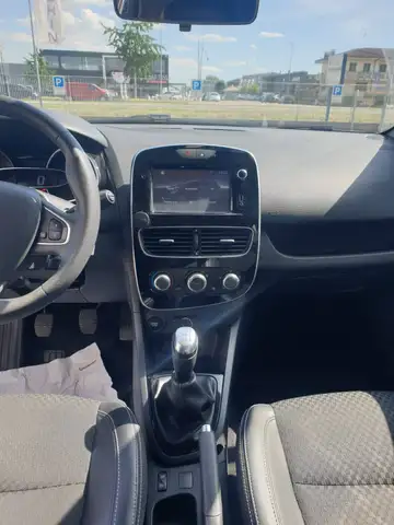 Renault Clio view 15