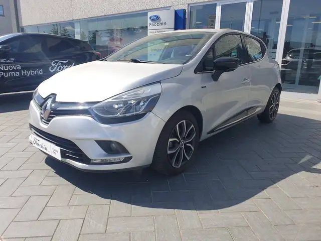 Renault Clio view 2