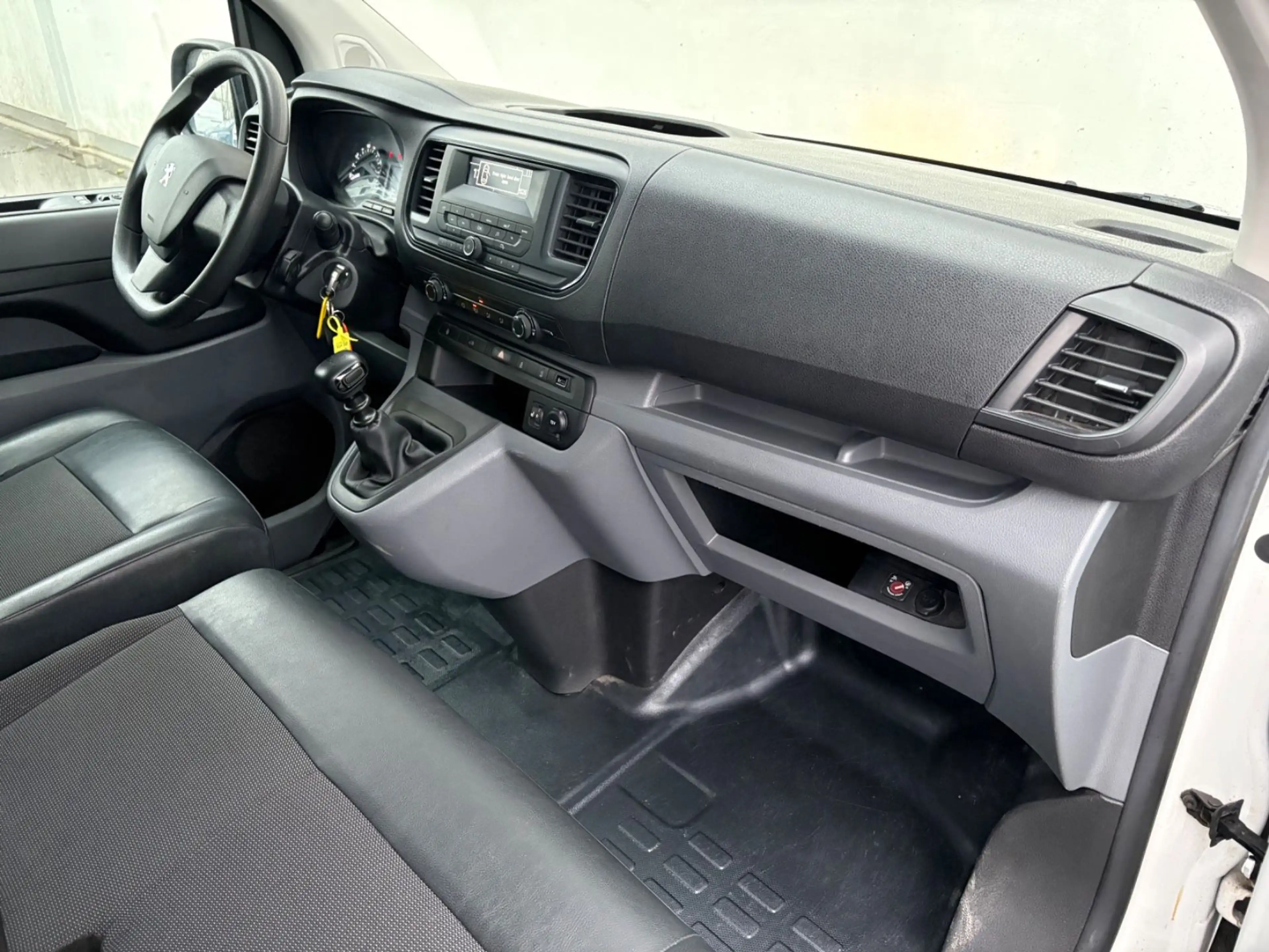 Peugeot Expert Premium L2, Sitzheizung, AHK, PDC — photo 8