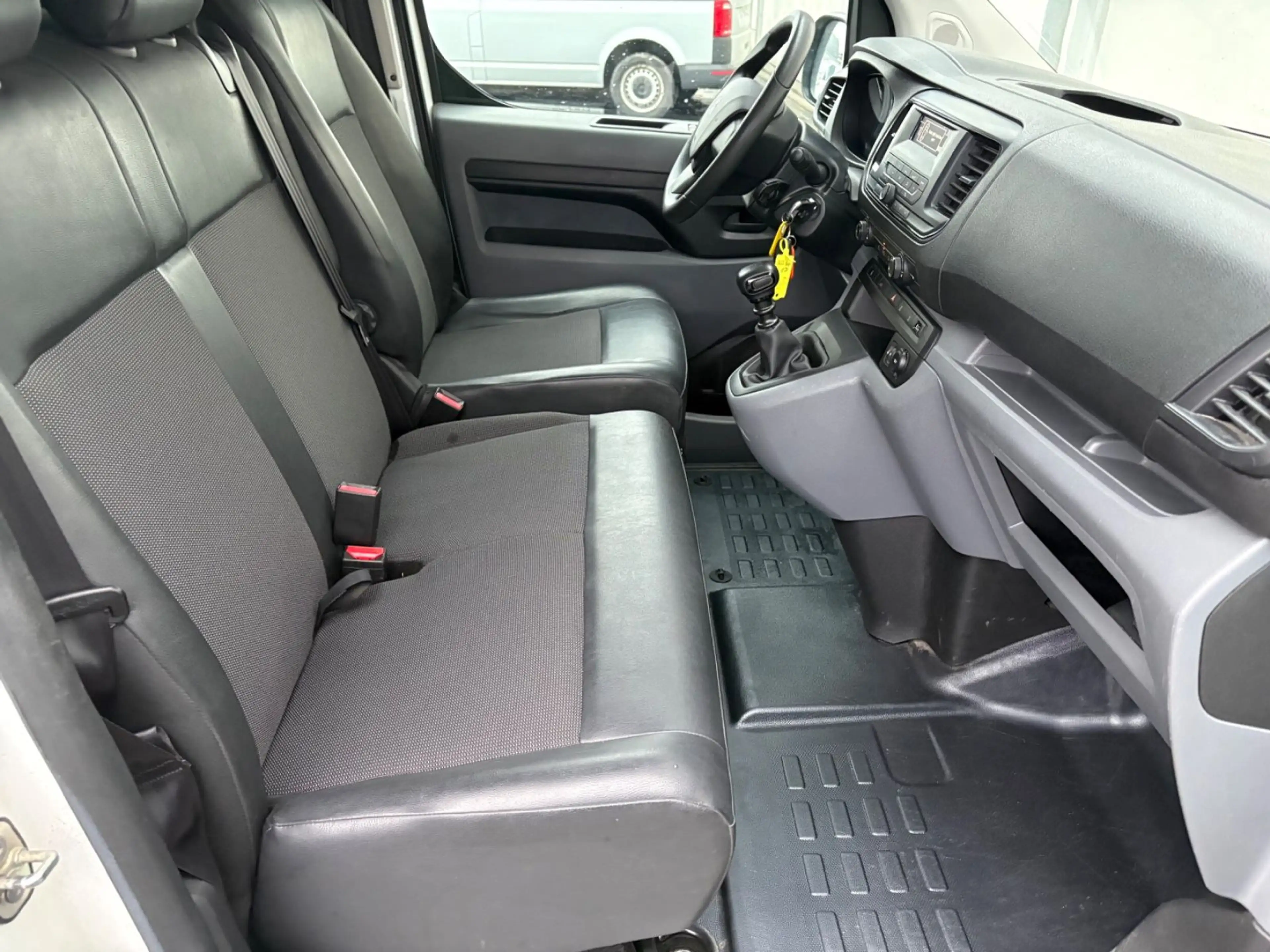 Peugeot Expert Premium L2, Sitzheizung, AHK, PDC — photo 10
