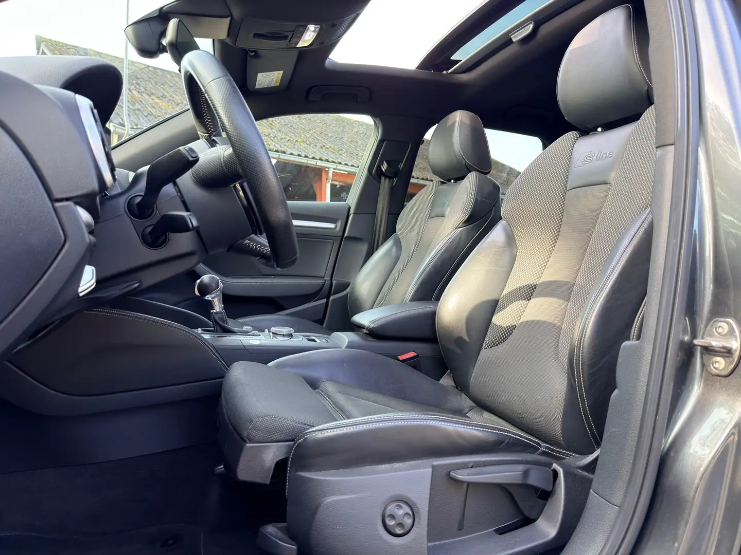 Audi A3 Sportback 1.4 e-tron PHEV S-Line Panoramadak, Grijs - 2