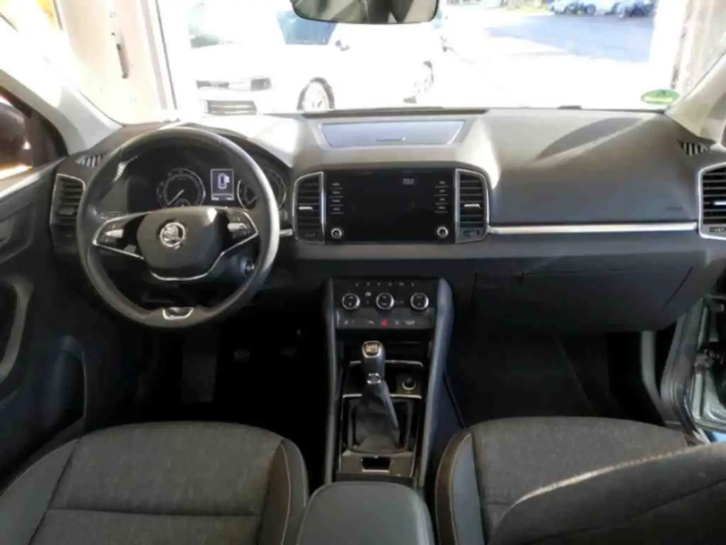 Skoda Karoq 1,5 TSi Clever AHK LED PDC KESSY SHZ v+h Grau - 1