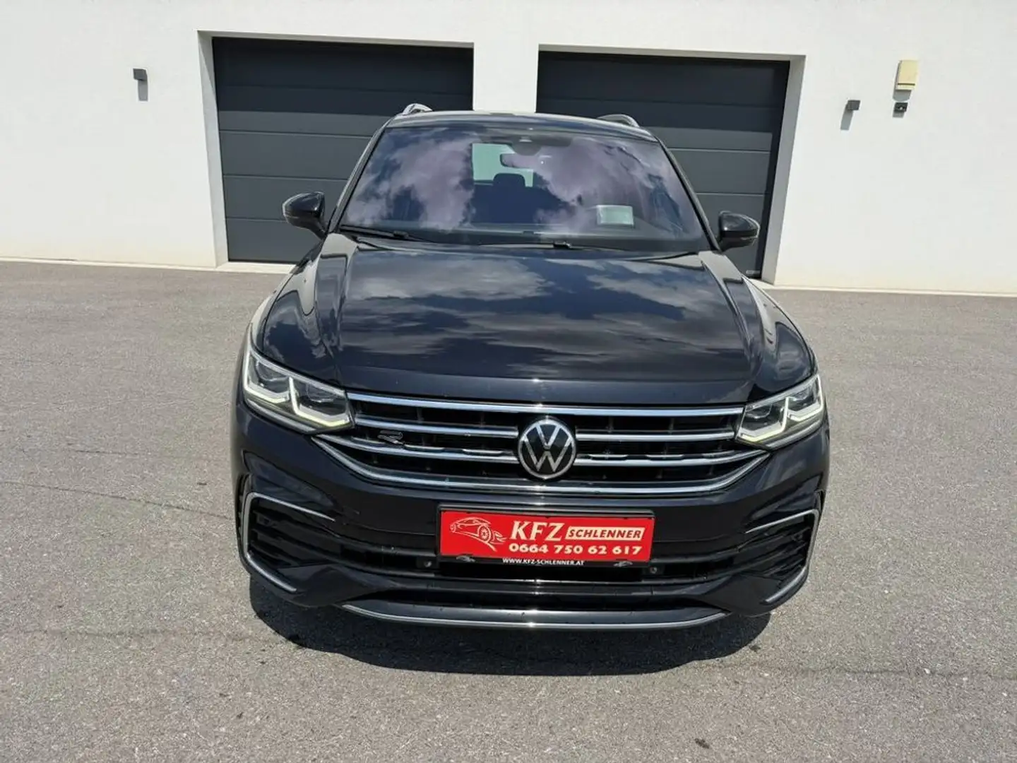 Volkswagen Tiguan R-Line 1,5 TSI DSG/Matrix-LED/Navi Schwarz - 2