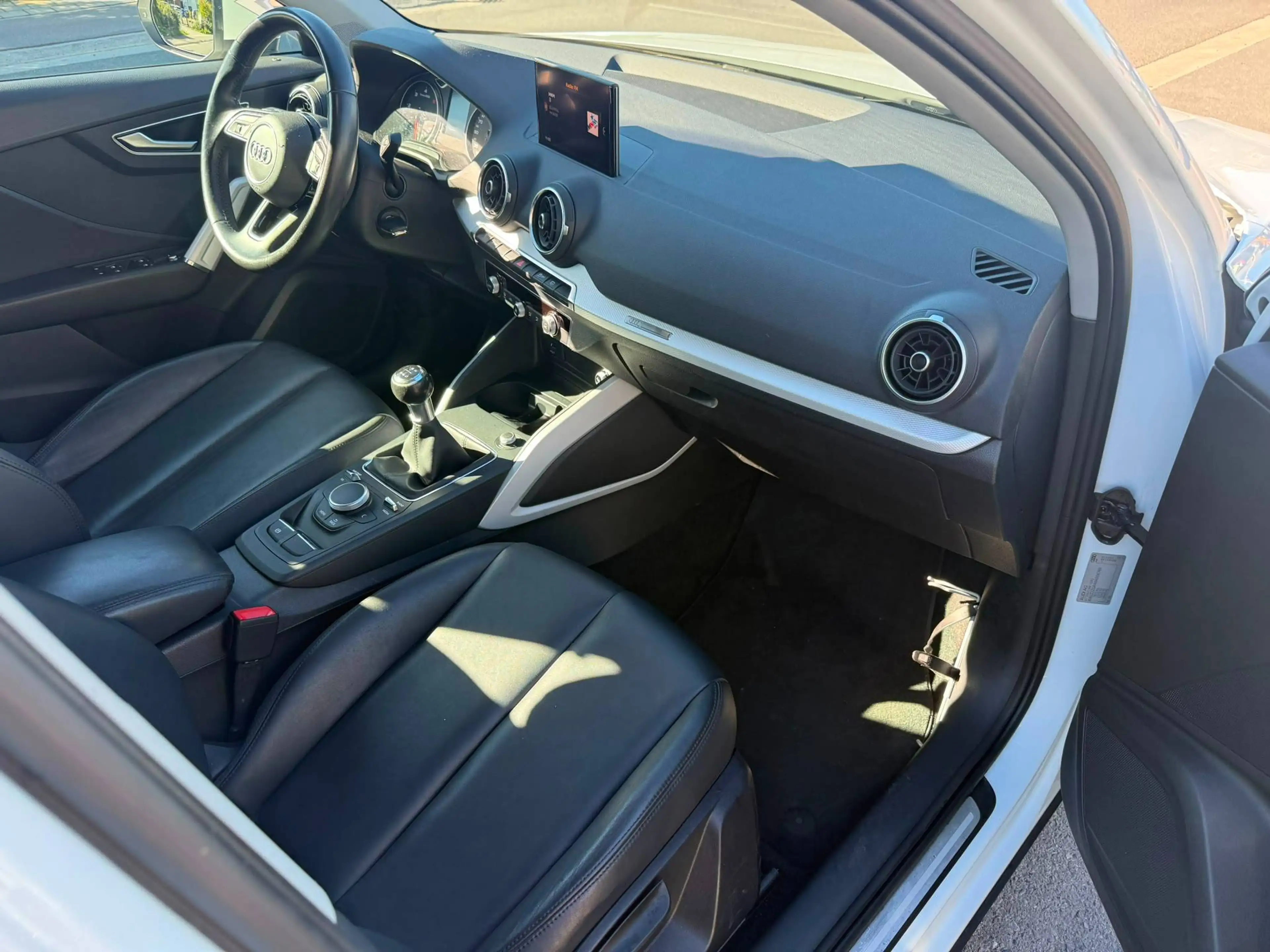 Audi Q2 Q2 1.6 TDi Design — photo 11