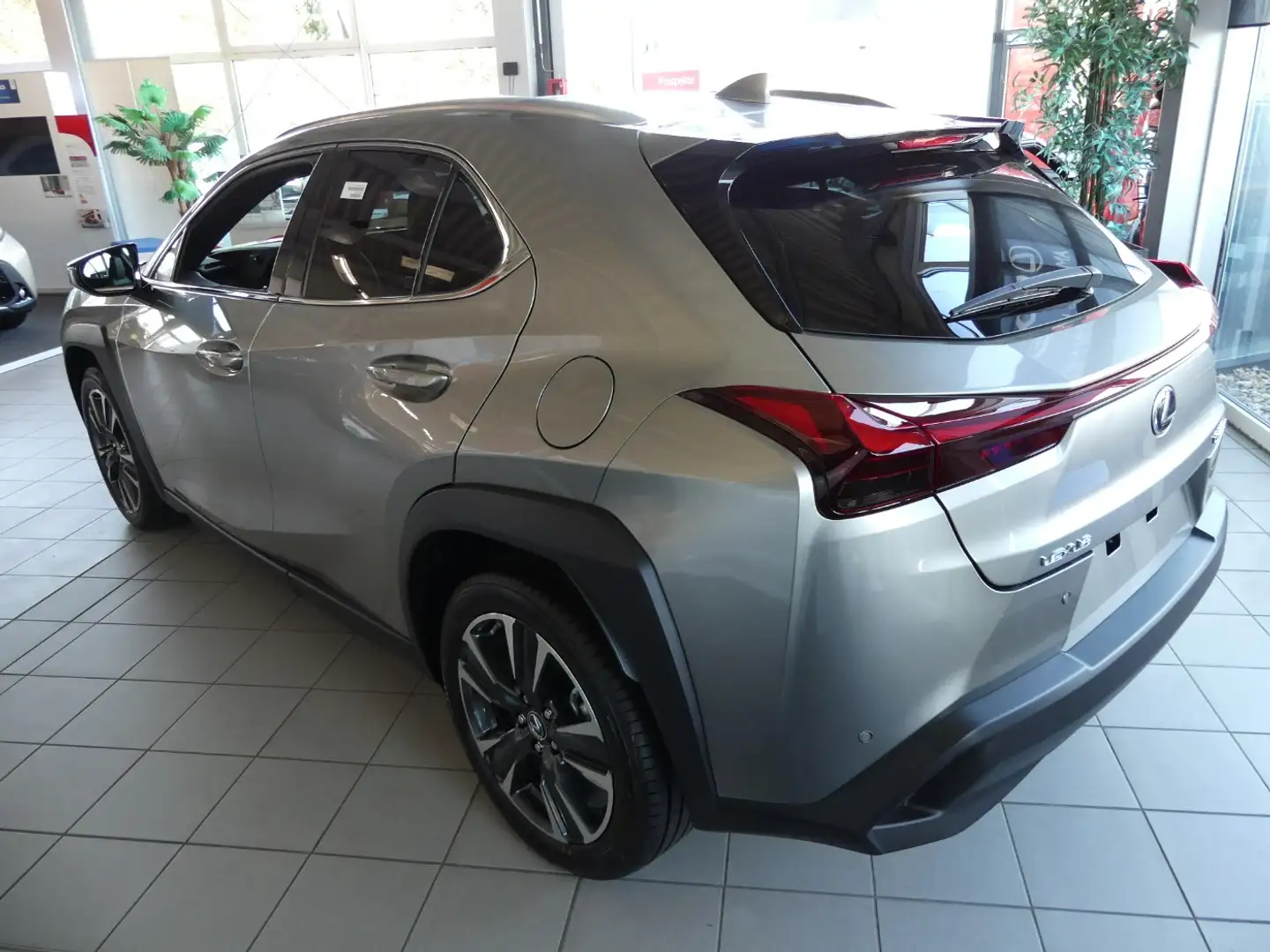 Lexus UX 250h Style Edition LED, Apple CP, Android Auto Srebrny - 2