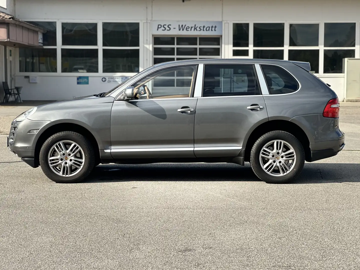 Porsche Cayenne S Grau - 2