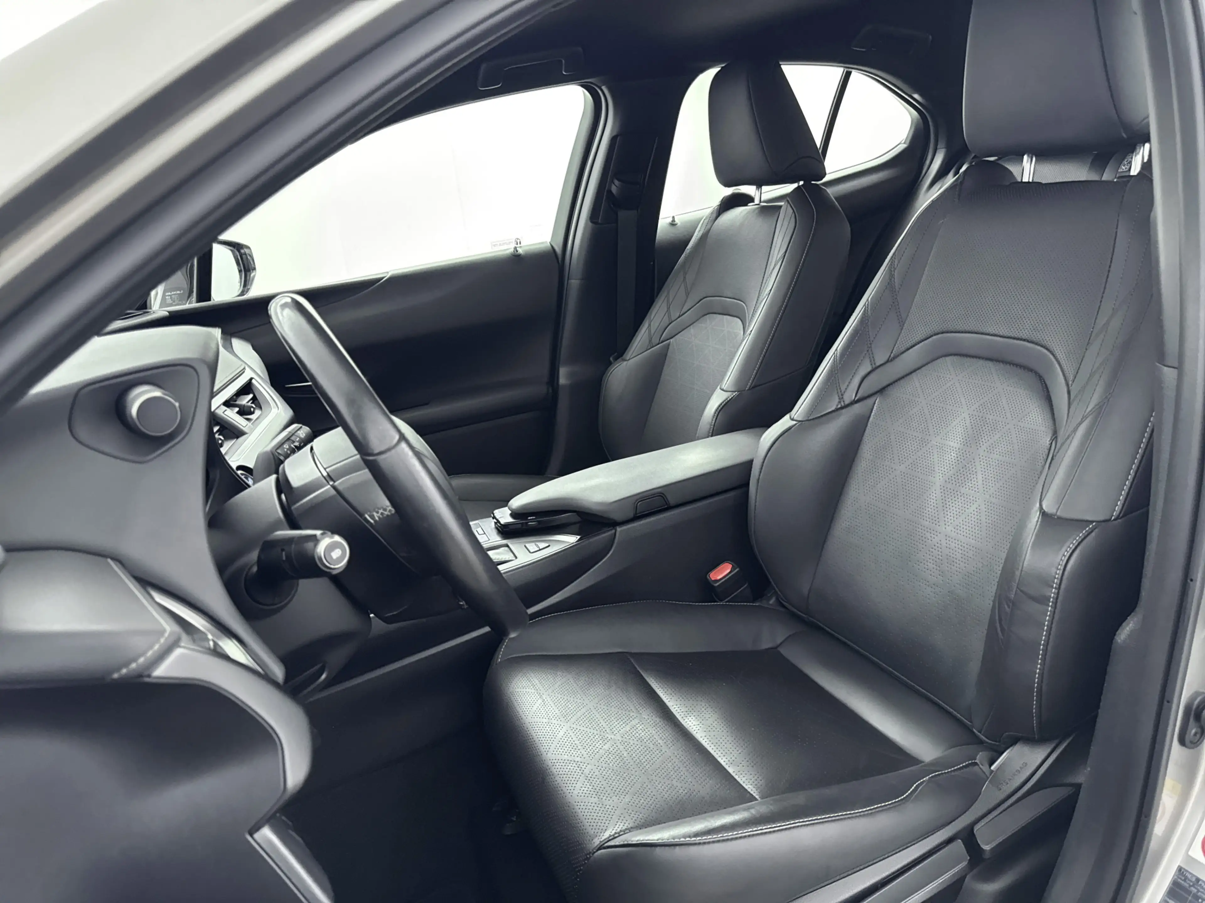 Lexus UX 250h - Luxury Line // DEALERONDERHOUDEN // LEDER // — photo 4