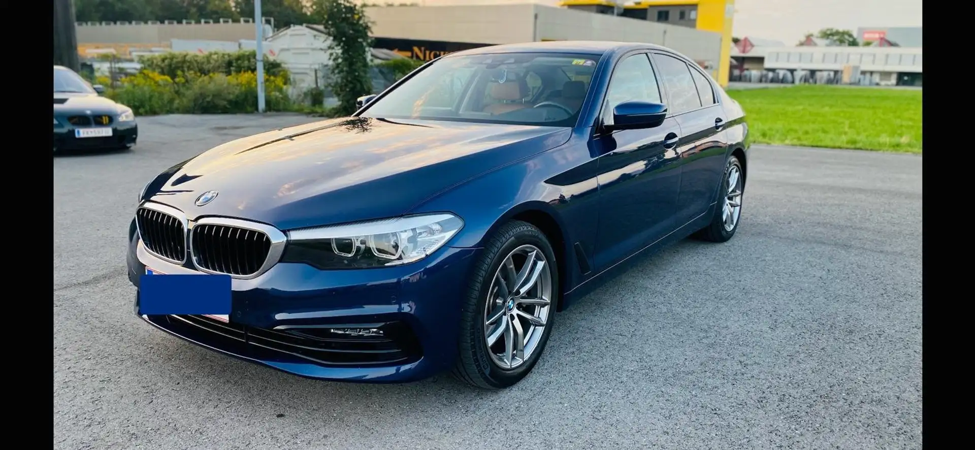 BMW 520 d Aut. SPORTLINE *KAMERA *SPORTSITZE *LICHTPAKET Blau - 1