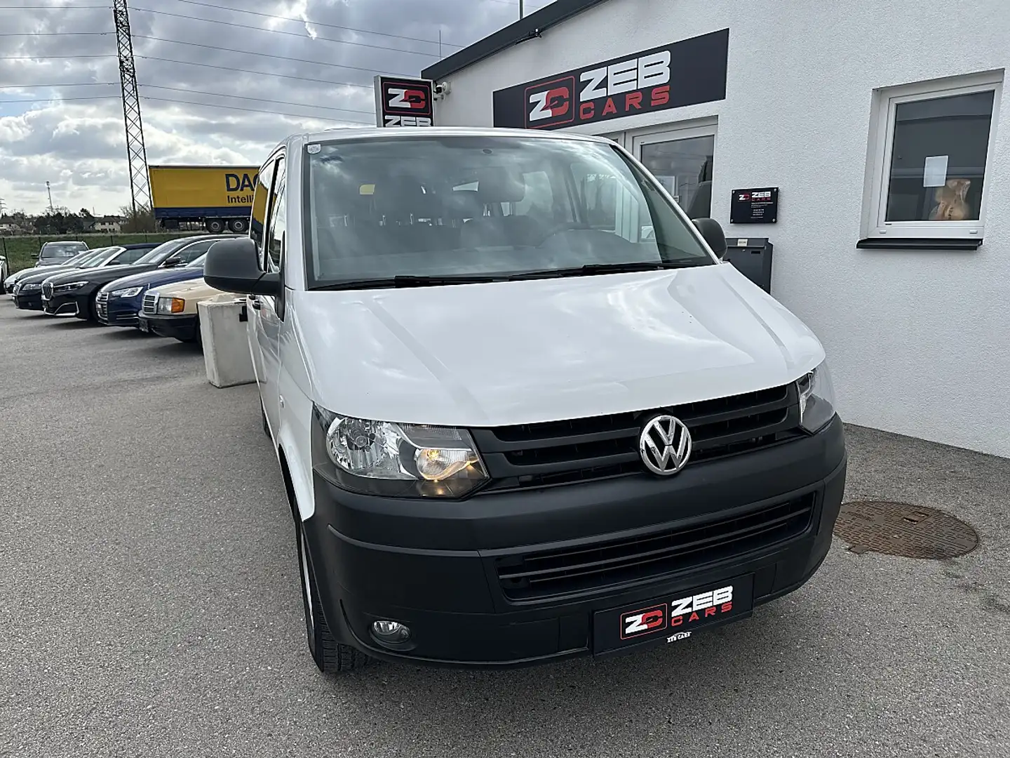 Volkswagen T5 Kombi 2,0 Entry TDI 1.Besitz, 9 Sitze, MWST Ausweisbar Weiß - 1