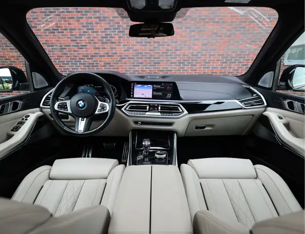 BMW X5 view 3