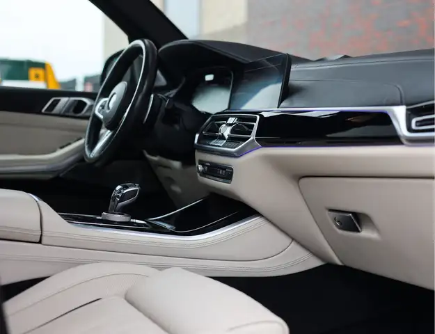 BMW X5 view 24